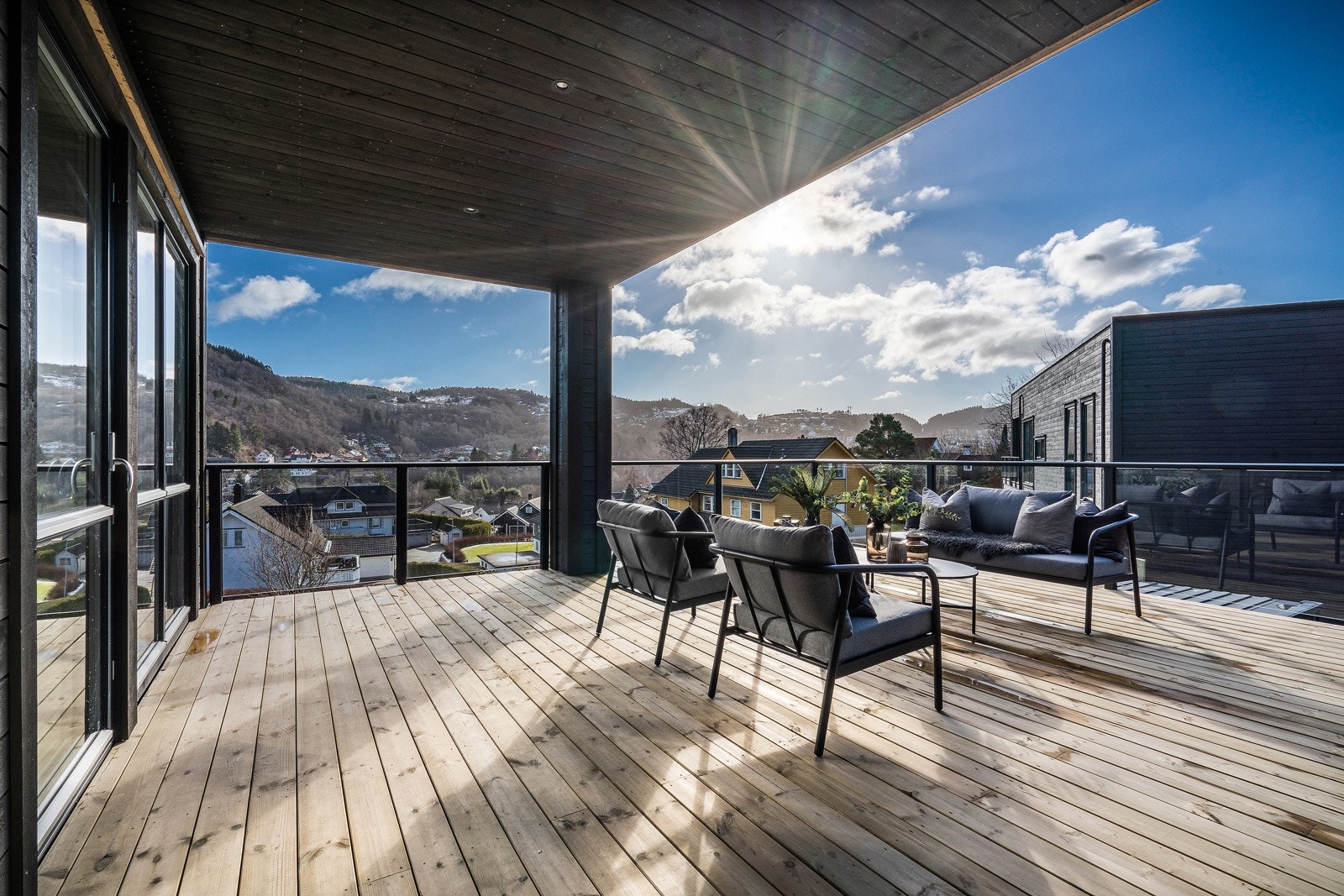 Her er det det meste tilrettelagt for å kunne bo godt i fine omgivelser og i et hyggelig nabolag. Galleribilde