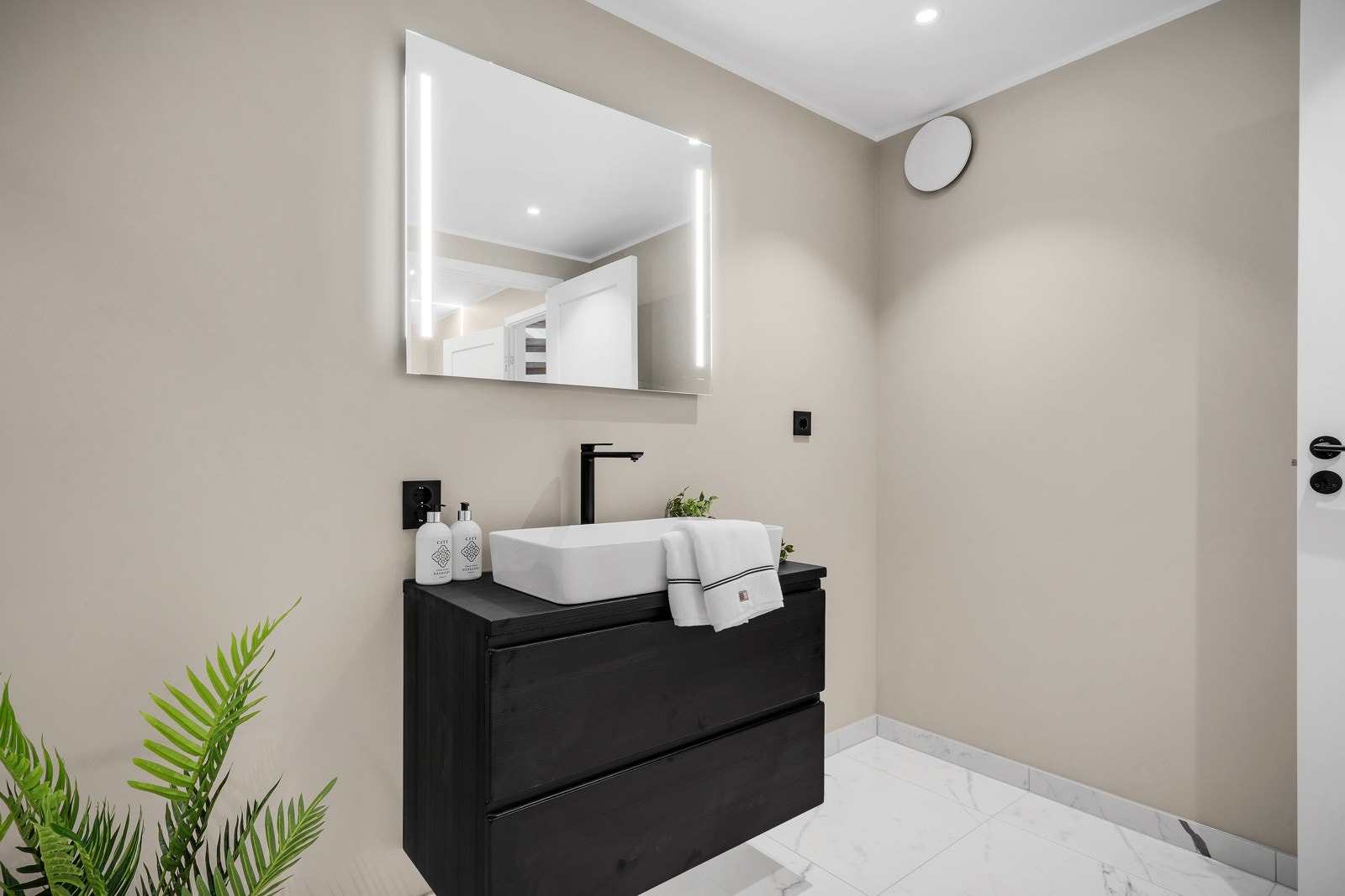 Varmekabler i gulvet. Galleribilde