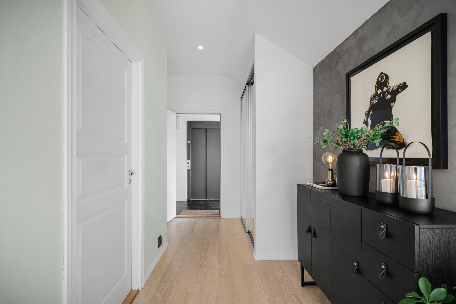 Her har du heis like utenfor inngangsdøren Galleribilde