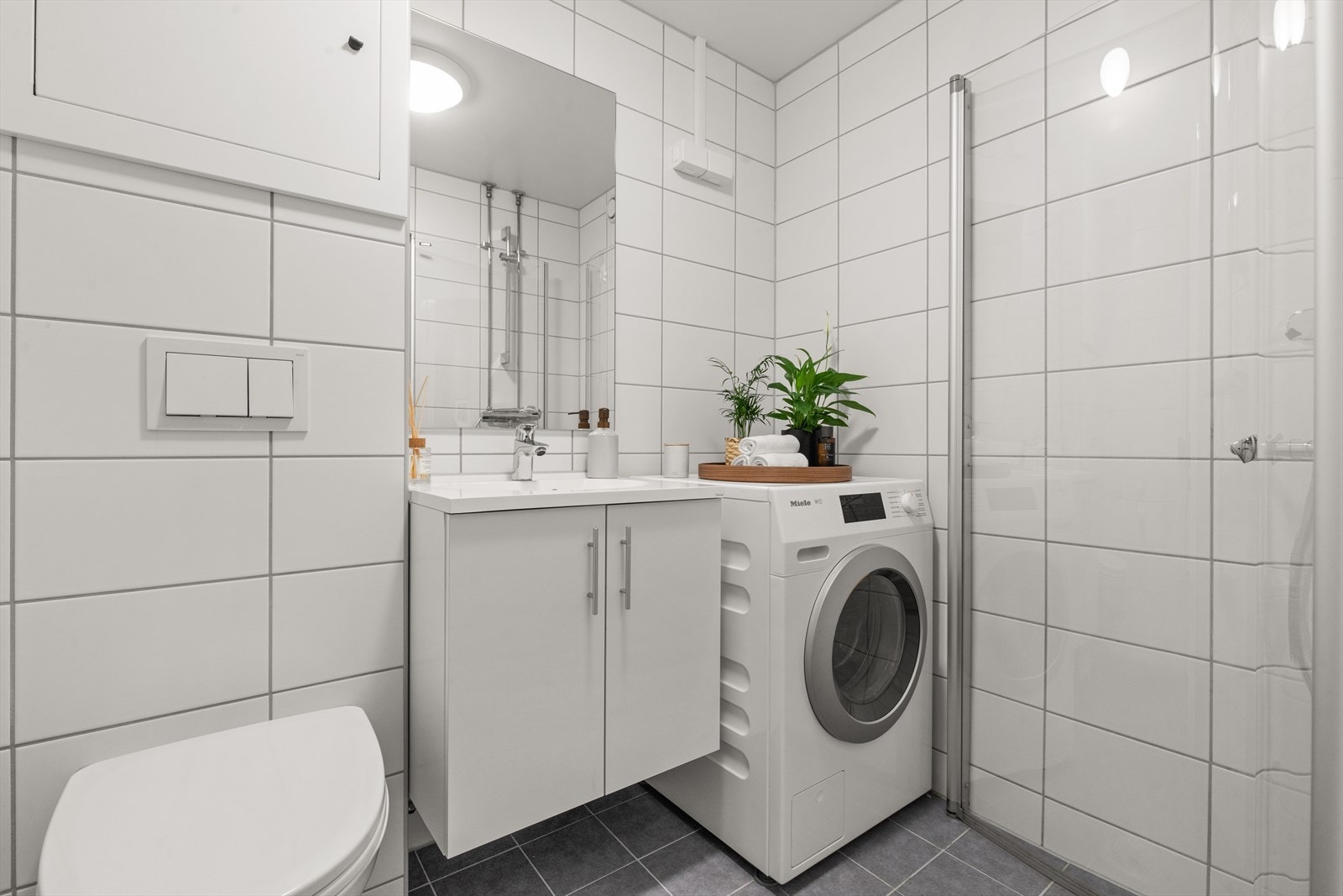 Delikat baderom som ble totalrehabilitert i regi av borettslaget i 2018. Galleribilde