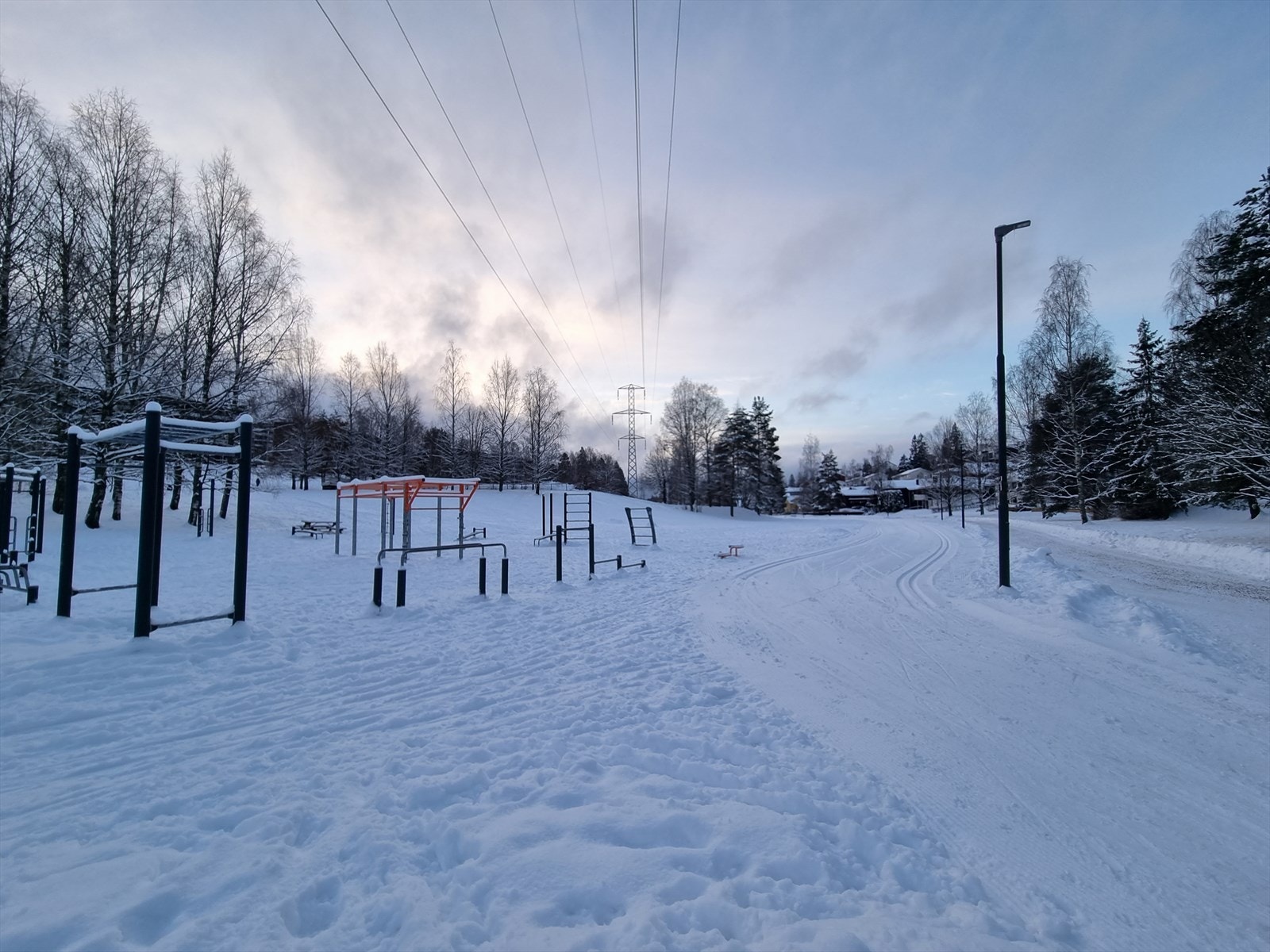 Om vinteren har du kort vei til Hovseterdalen med flotte skispor. Galleribilde