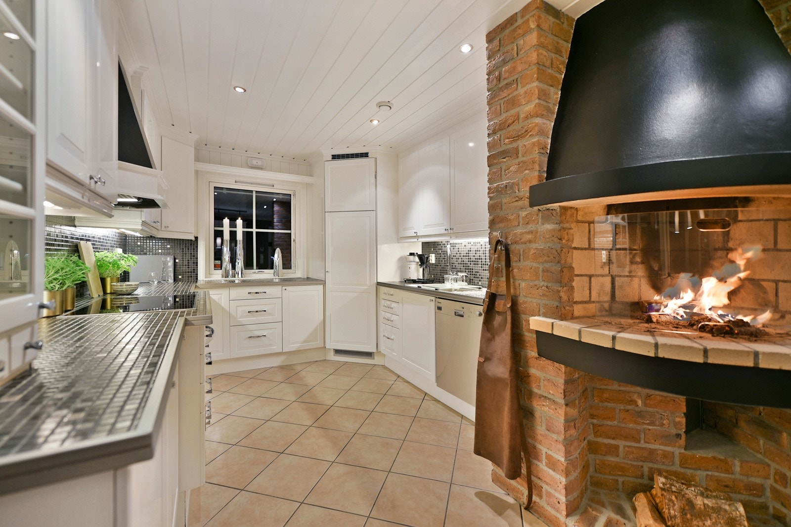 God arbeidsplass på kjøkkenet Galleribilde