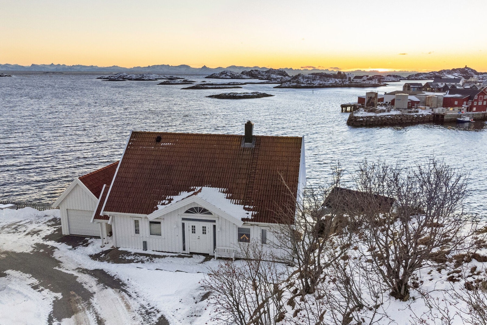 Langstrakt utsikt utover fjorden Galleribilde