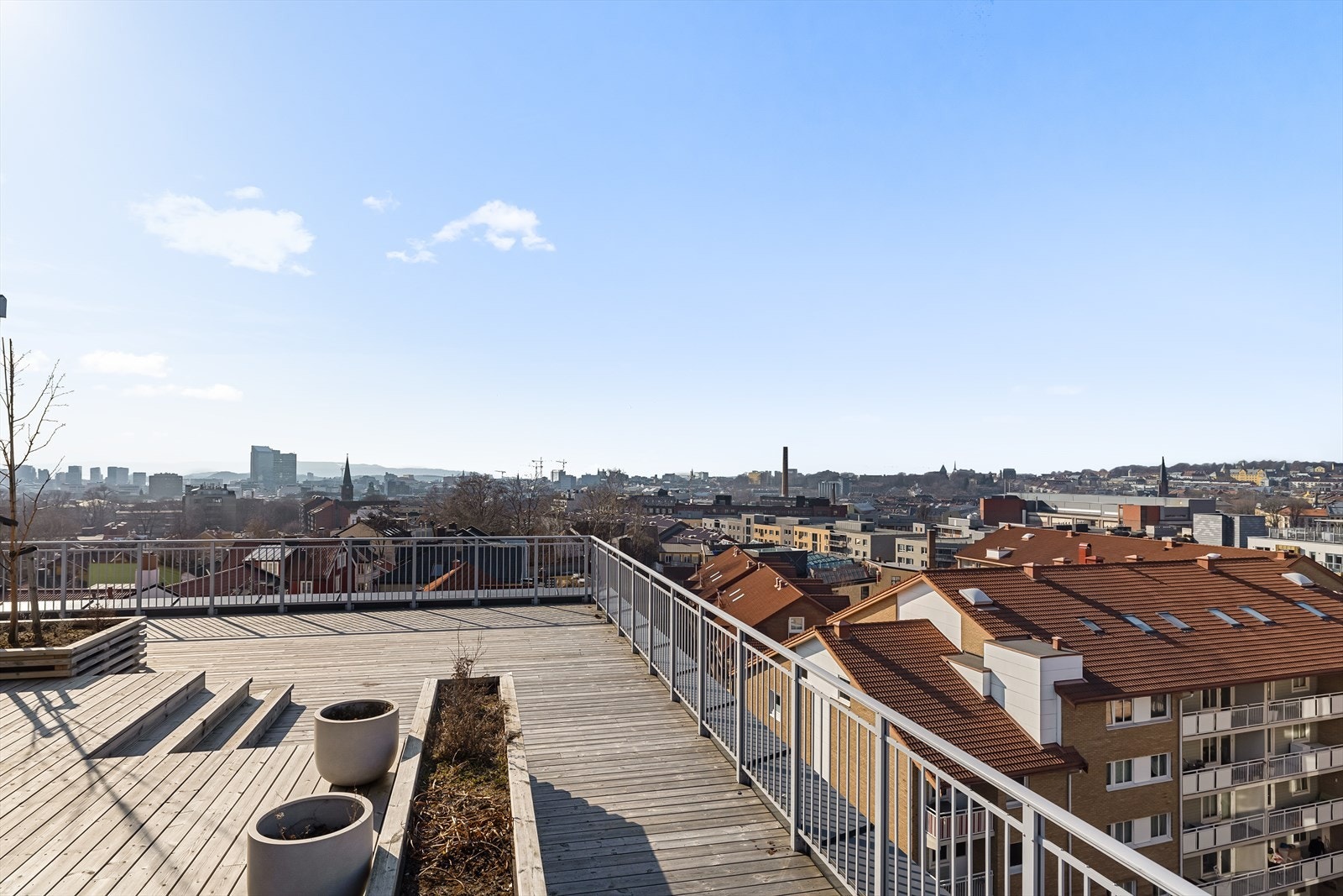 Takterrassen har super utsikt over Oslo by. Nå er det ikke lenge igjen til balkongsesongen! Galleribilde