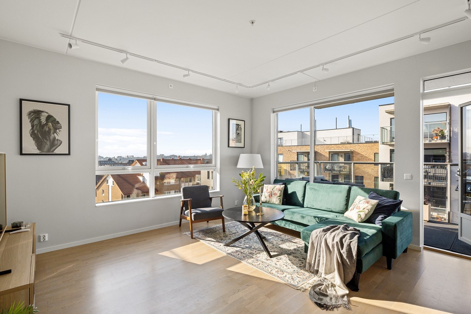 Hjørnebeliggenhet sikrer godt lysinnslipp, og fabelaktig utsikt. Galleribilde