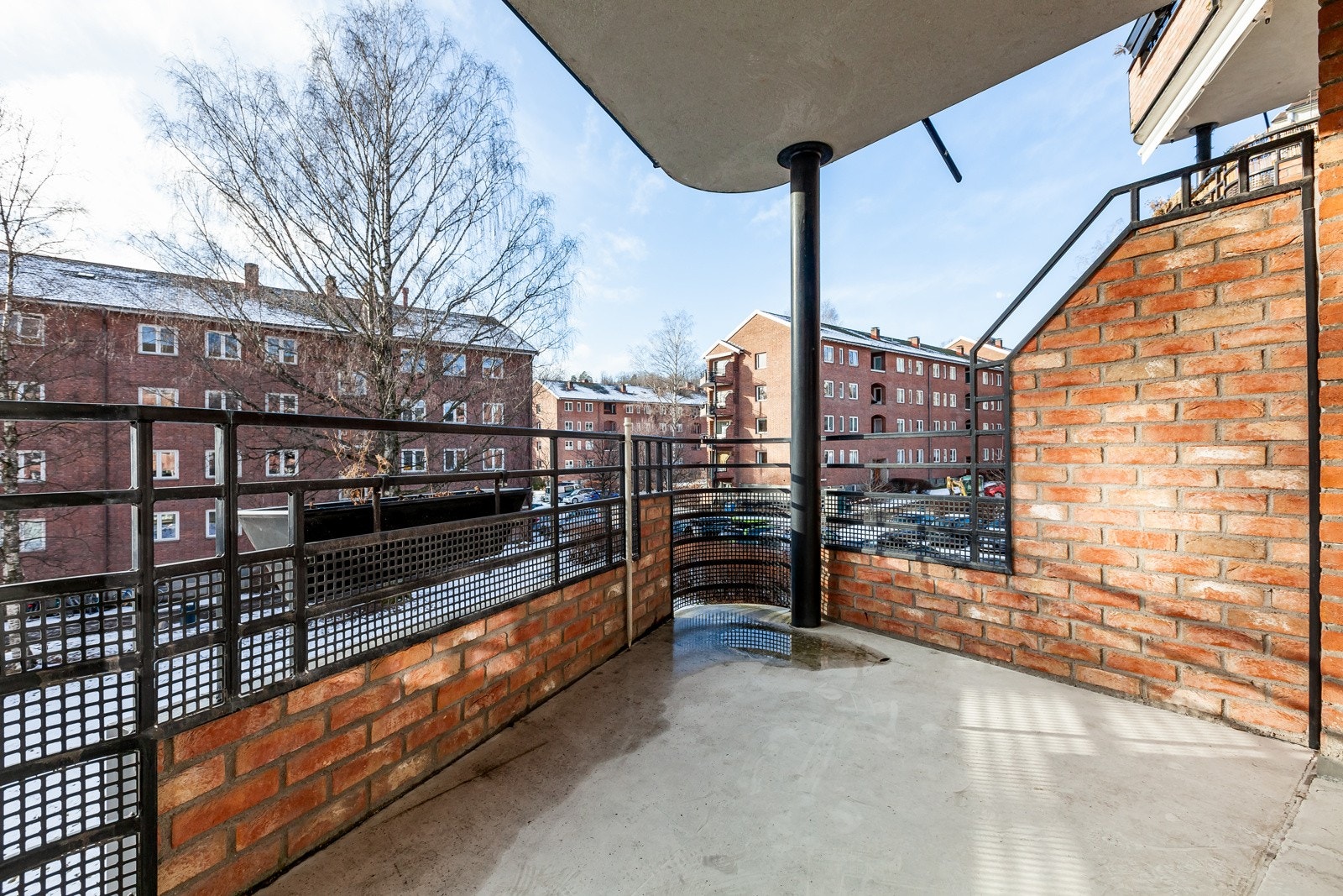 Vestvendt balkong ca 7 kvm Galleribilde