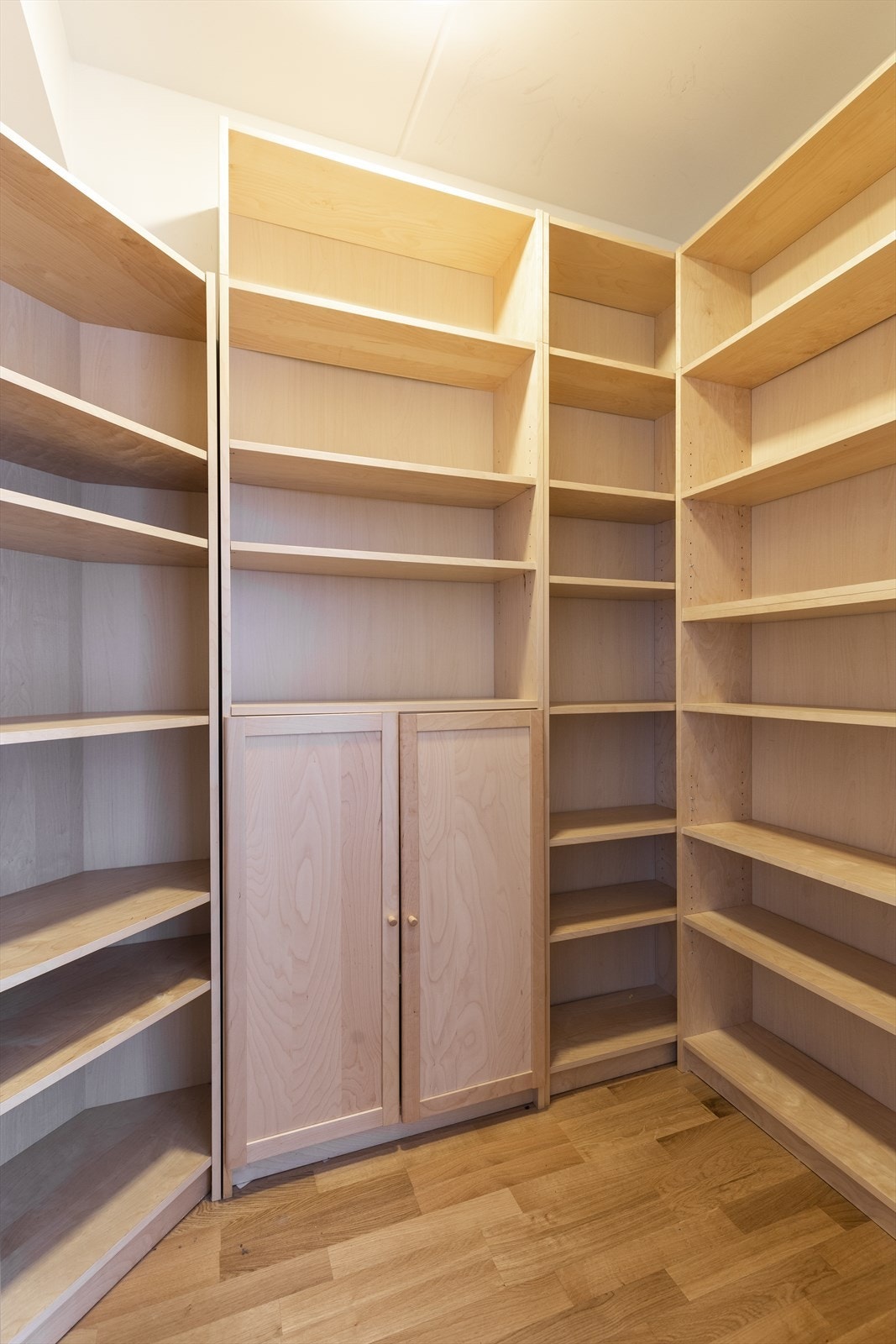 Leiligheten har en praktisk innvendig bod Galleribilde