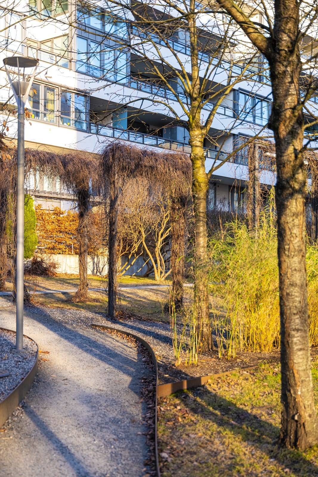 Tomten er parkmessig flott opparbeidet Galleribilde