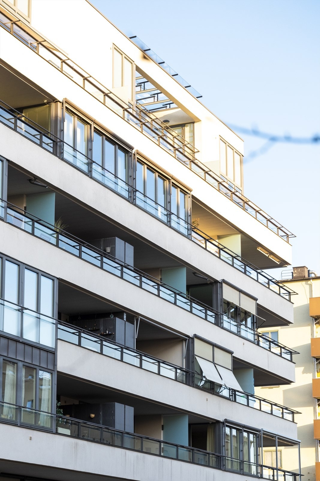 Leiligheten ligger i byggets 5. etasje Galleribilde