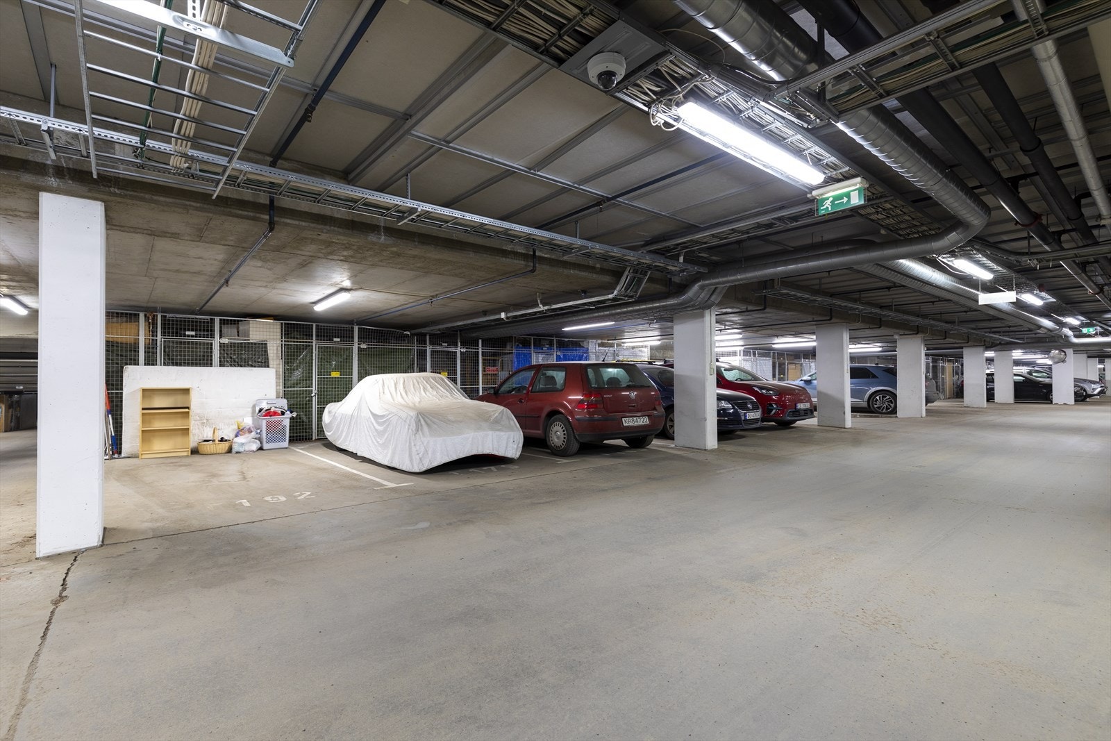 Garasjeplass nr. 192. Bod i bakkant Galleribilde