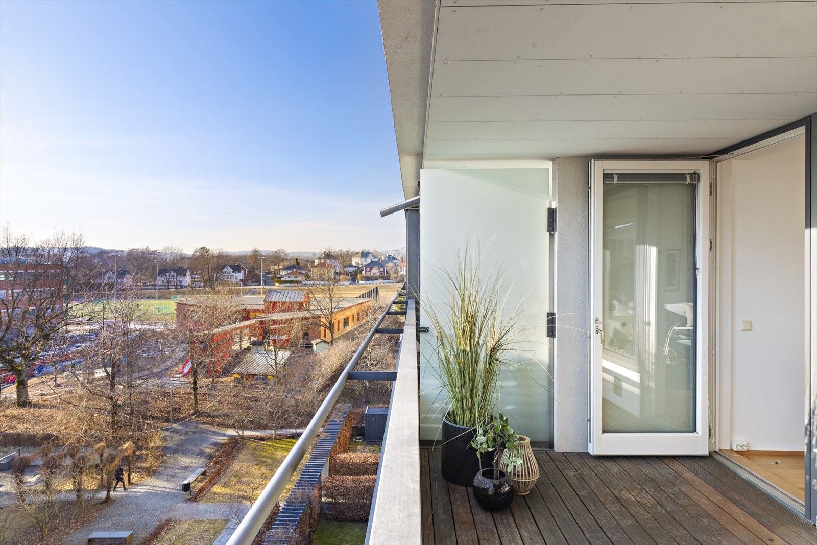 Balkongen har flott utsyn mot Friggfeltet og Frøen Galleribilde