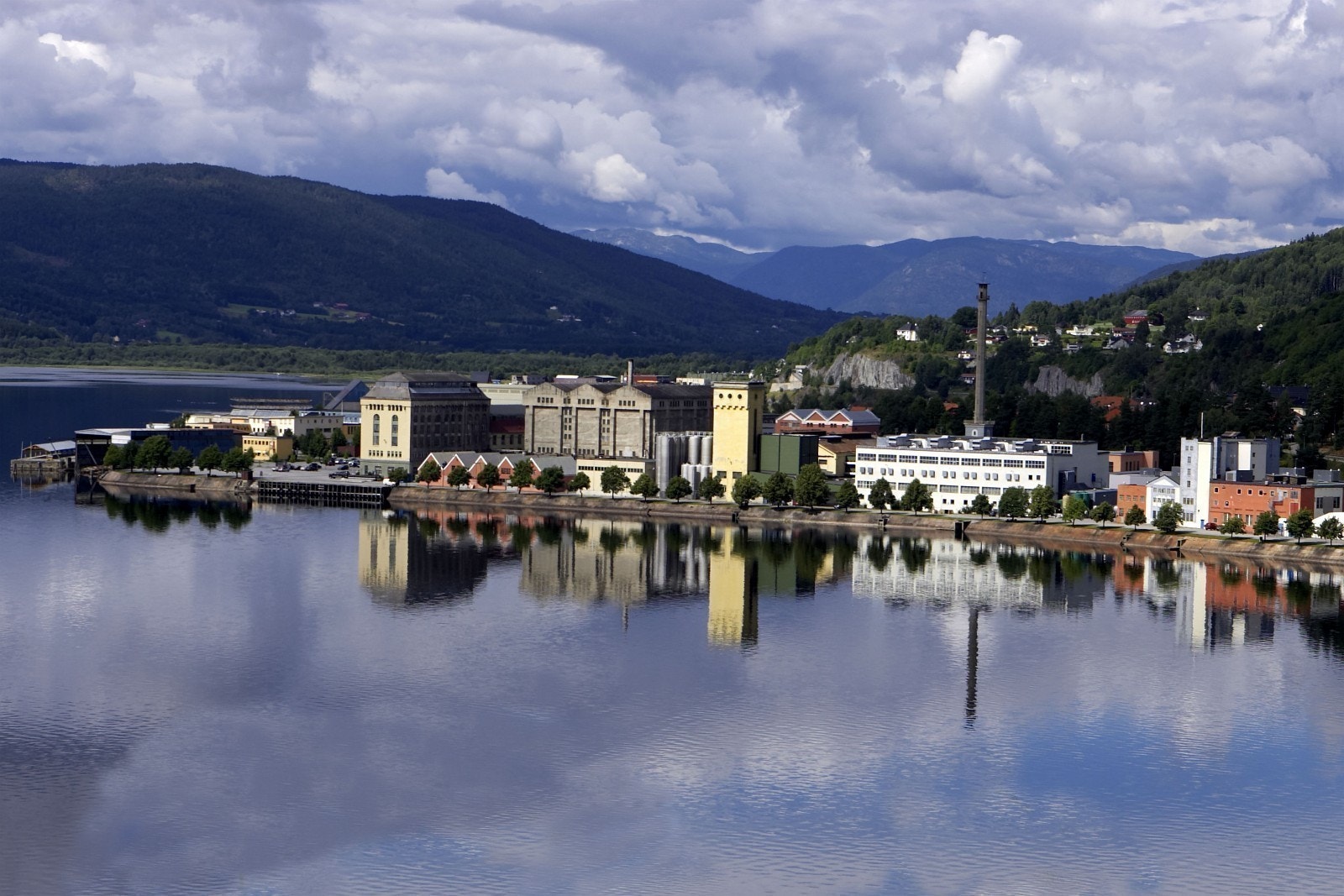 Hydroparkens flotte beliggenhet ved Heddalsvannet Galleribilde