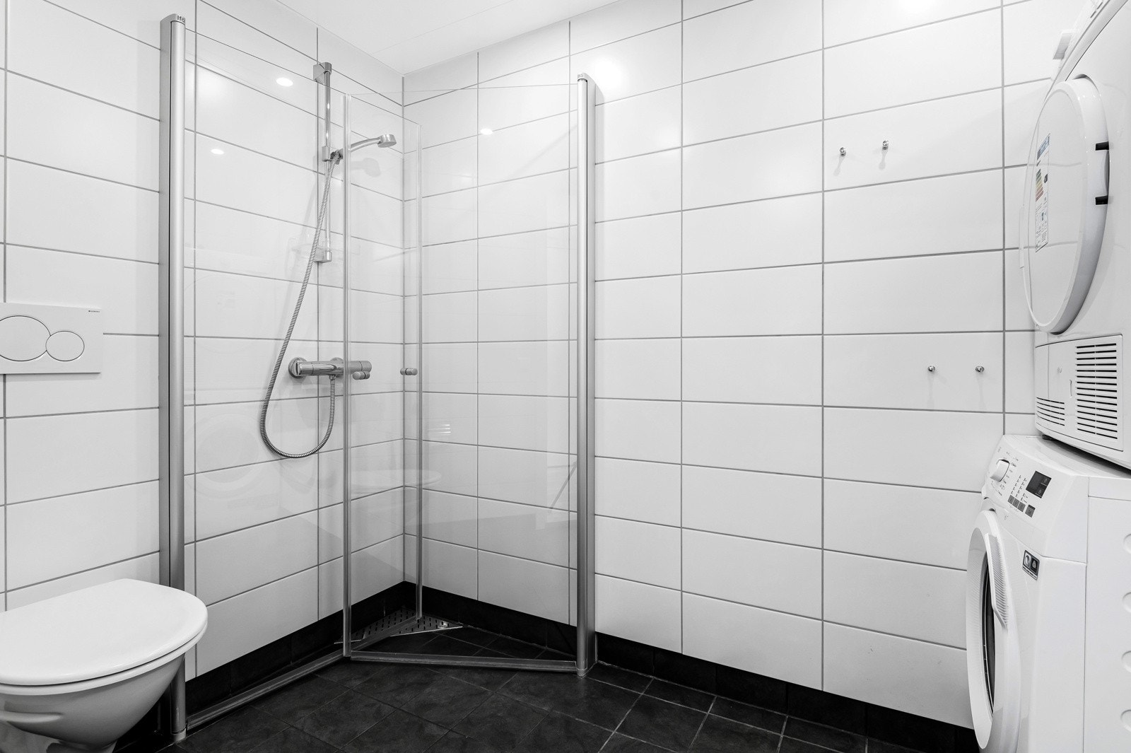 Badet er utstyrt med vannbåren varme
