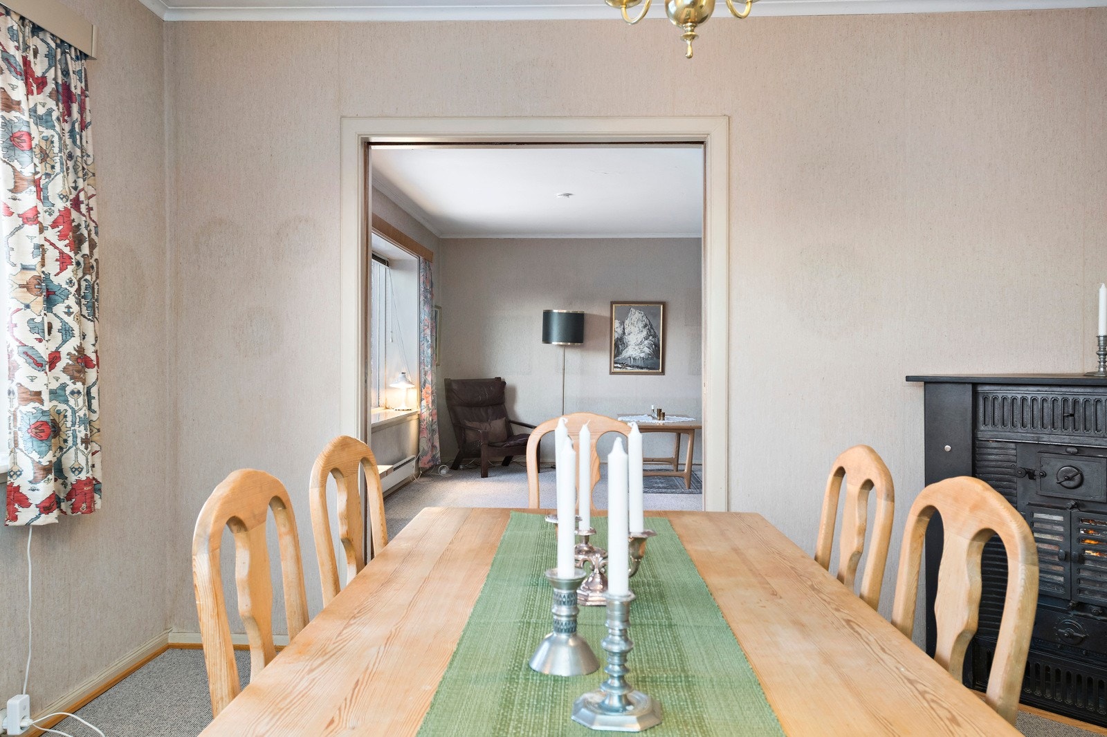 Fra stuen kommer man inn i boligens andre spisestue Galleribilde
