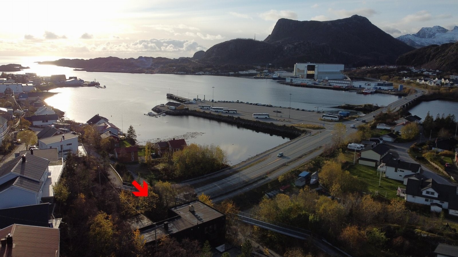Eiendommen ligger på et høydedrag med nydelig utsikt Galleribilde