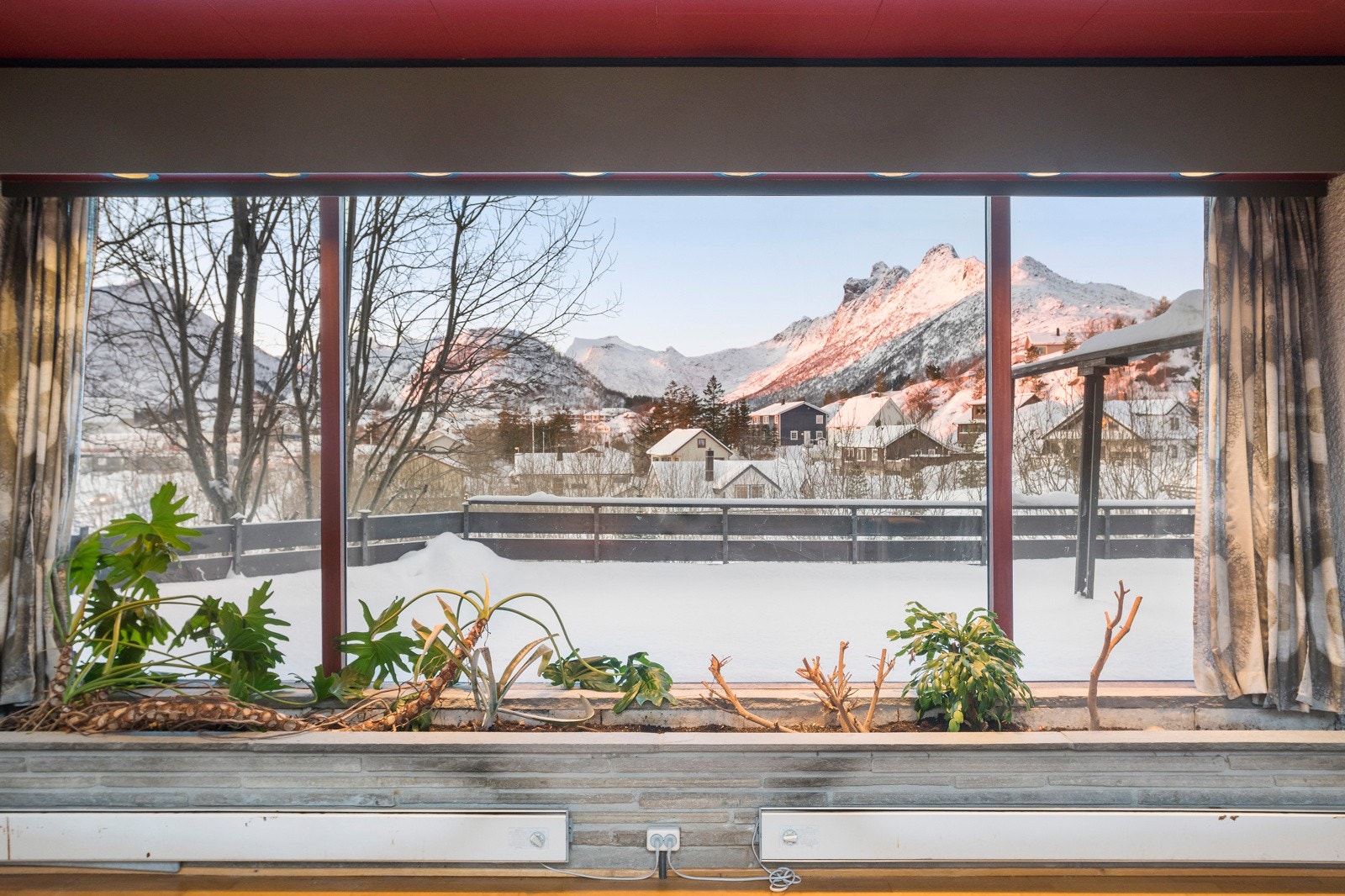 Utsikten fra eiendommen er like vakker i alle årstidene Galleribilde
