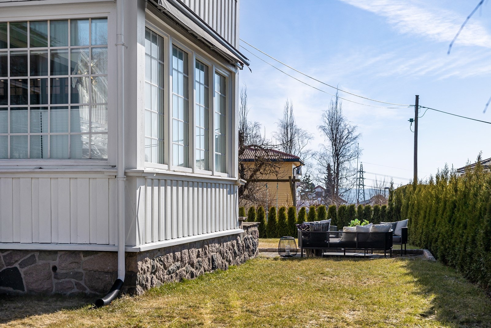 - Det er plantet 150 Thuja Smaragd fra Plantinavia på eiendommen - Galleribilde