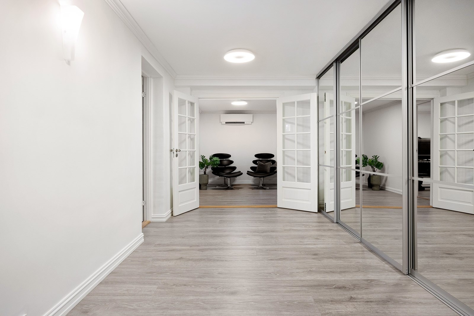 - Stor hall med gode lagringsmuligheter - Galleribilde