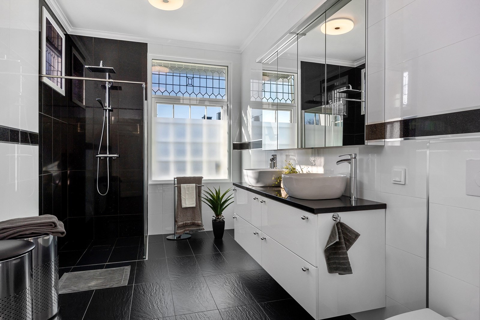 - Baderom tilknyttet hovedsoverom - Galleribilde