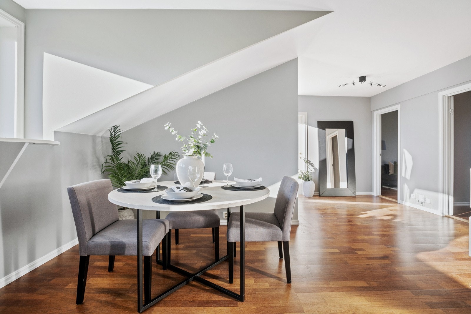 Her er det god plass til et spisebord. Galleribilde