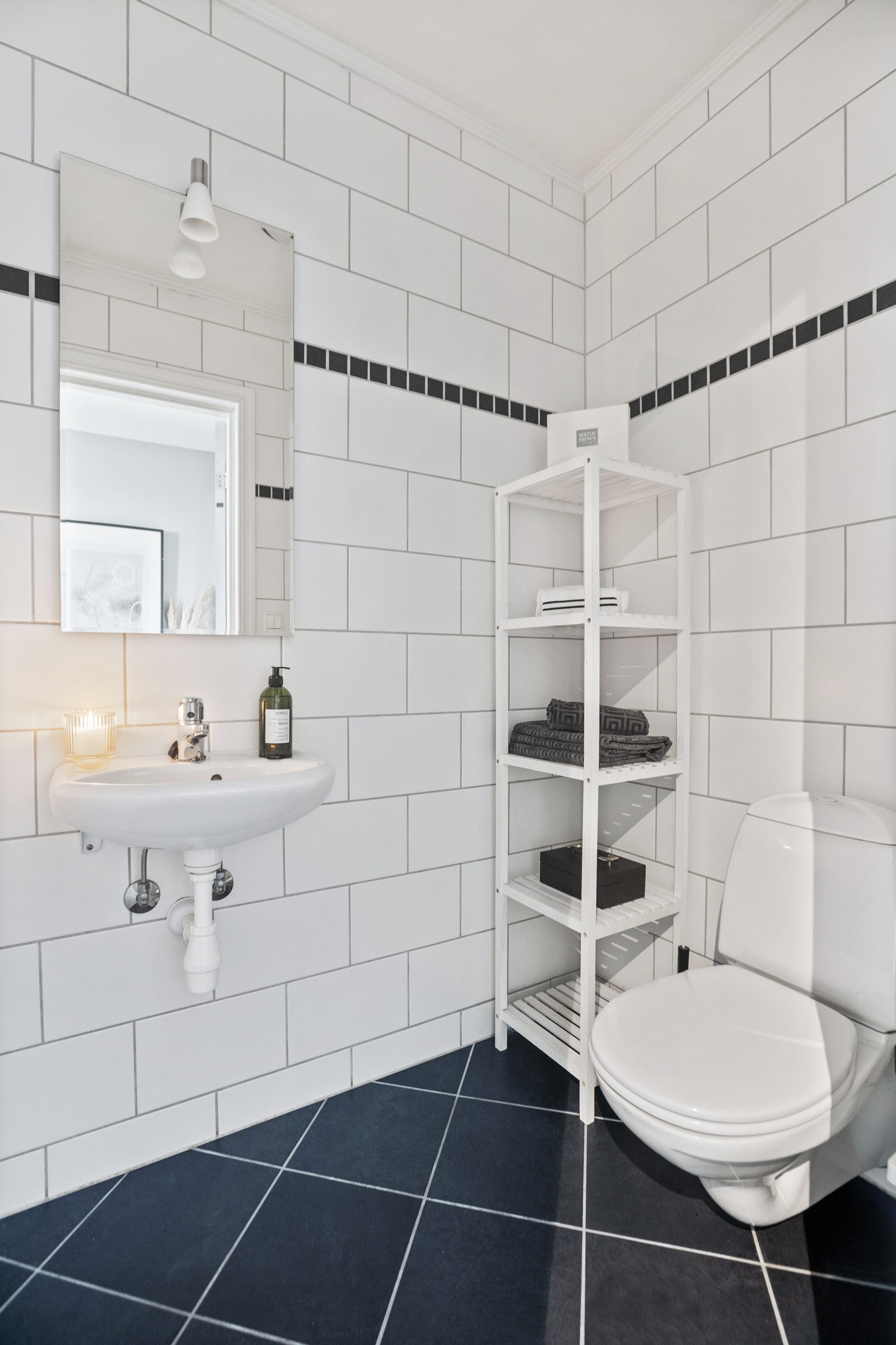 Leiligheten har i tillegg et separat toalettrom fra 2005 med behagelig gulvvarme. Galleribilde