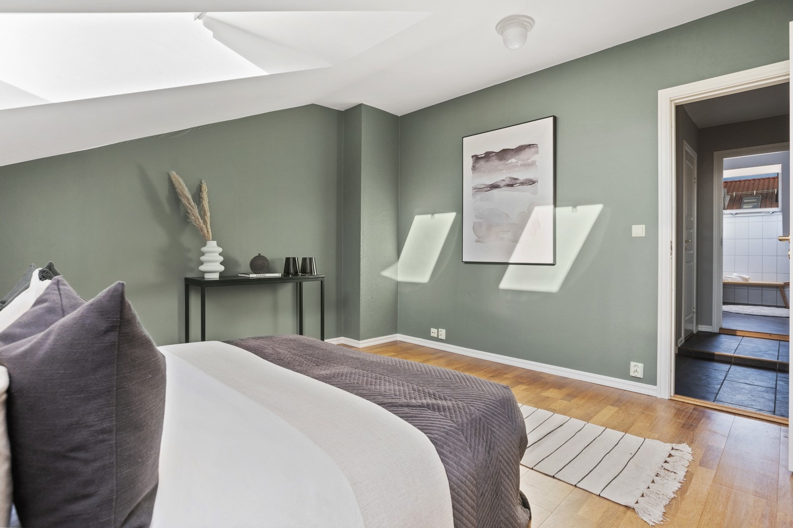 Med fire soverom er det plass til både hjemmekontor og gjester. Galleribilde