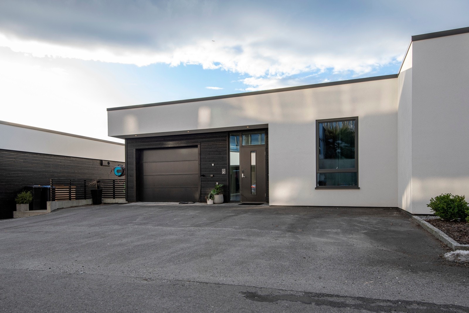 Lekke fasade. Galleribilde