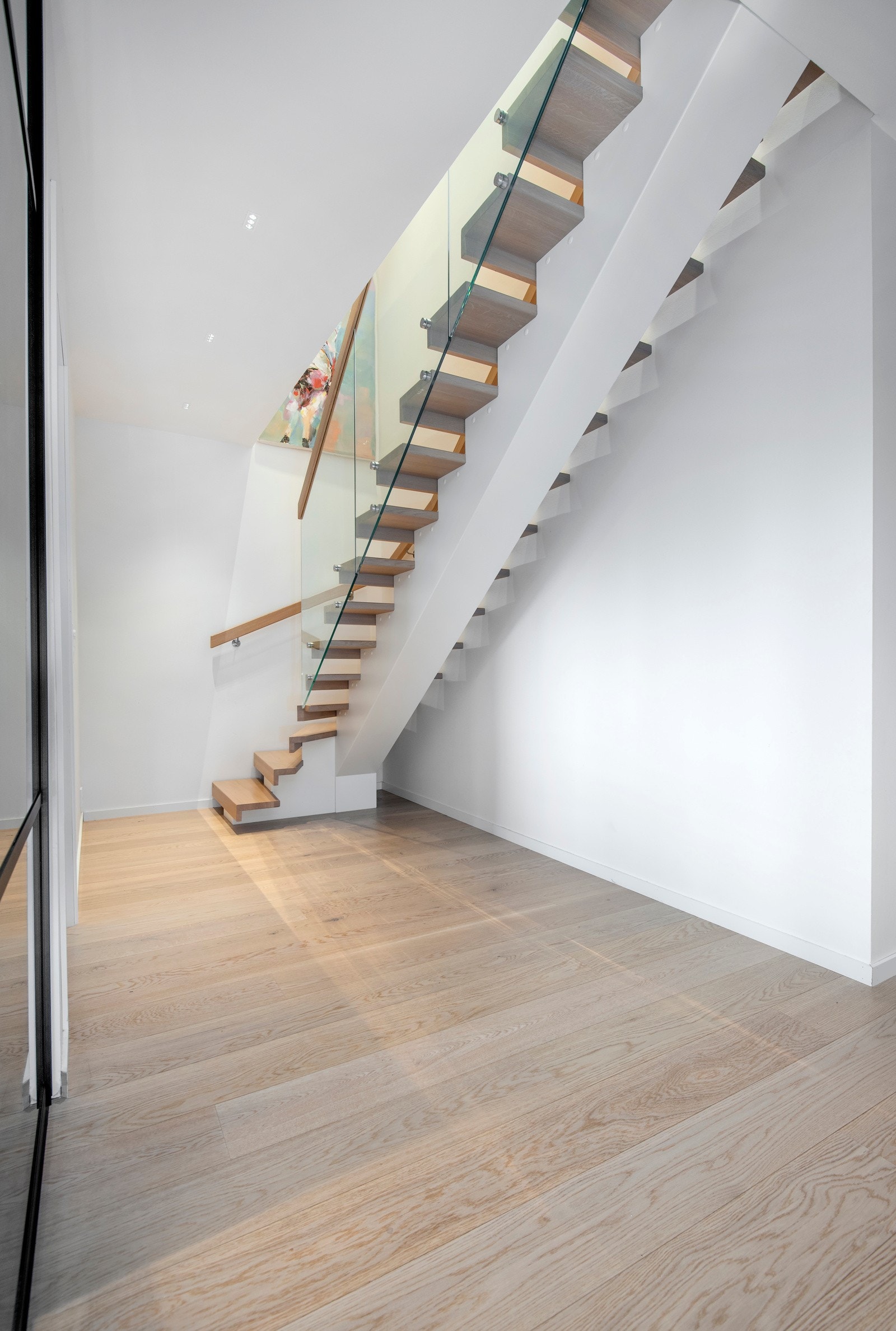 Flott og påkostet trapp ned til underetg. Galleribilde