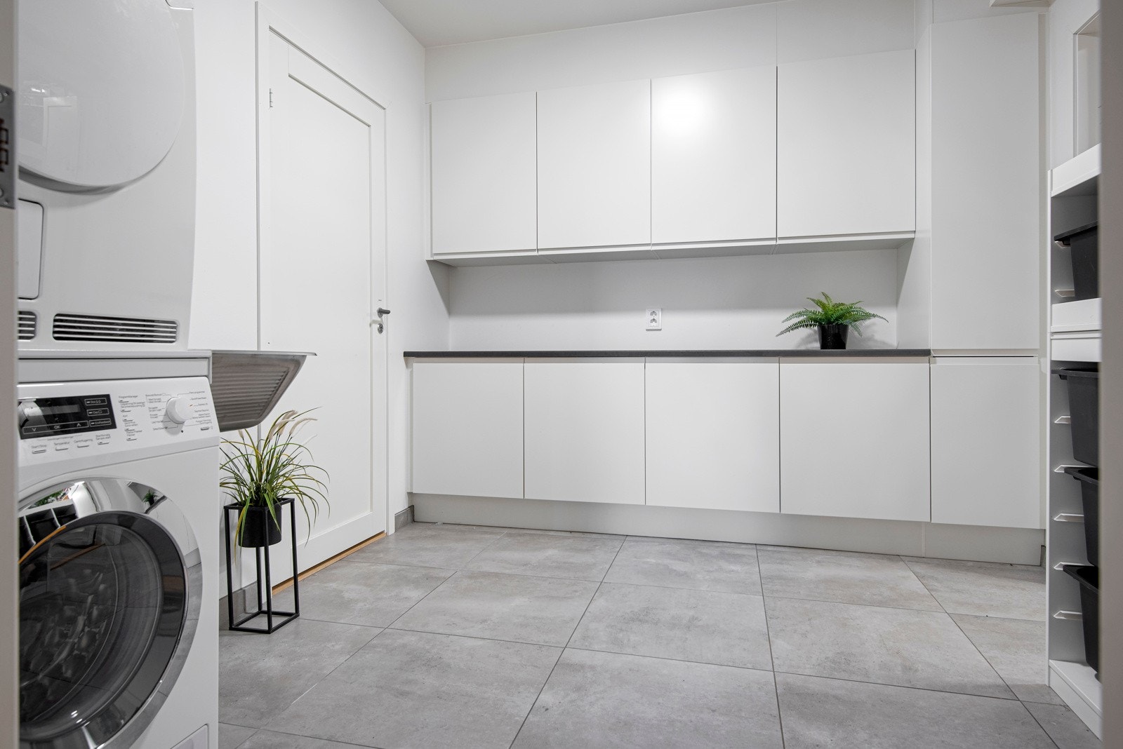 Rommet er særdeles romslig med praktiske løsninger. Galleribilde