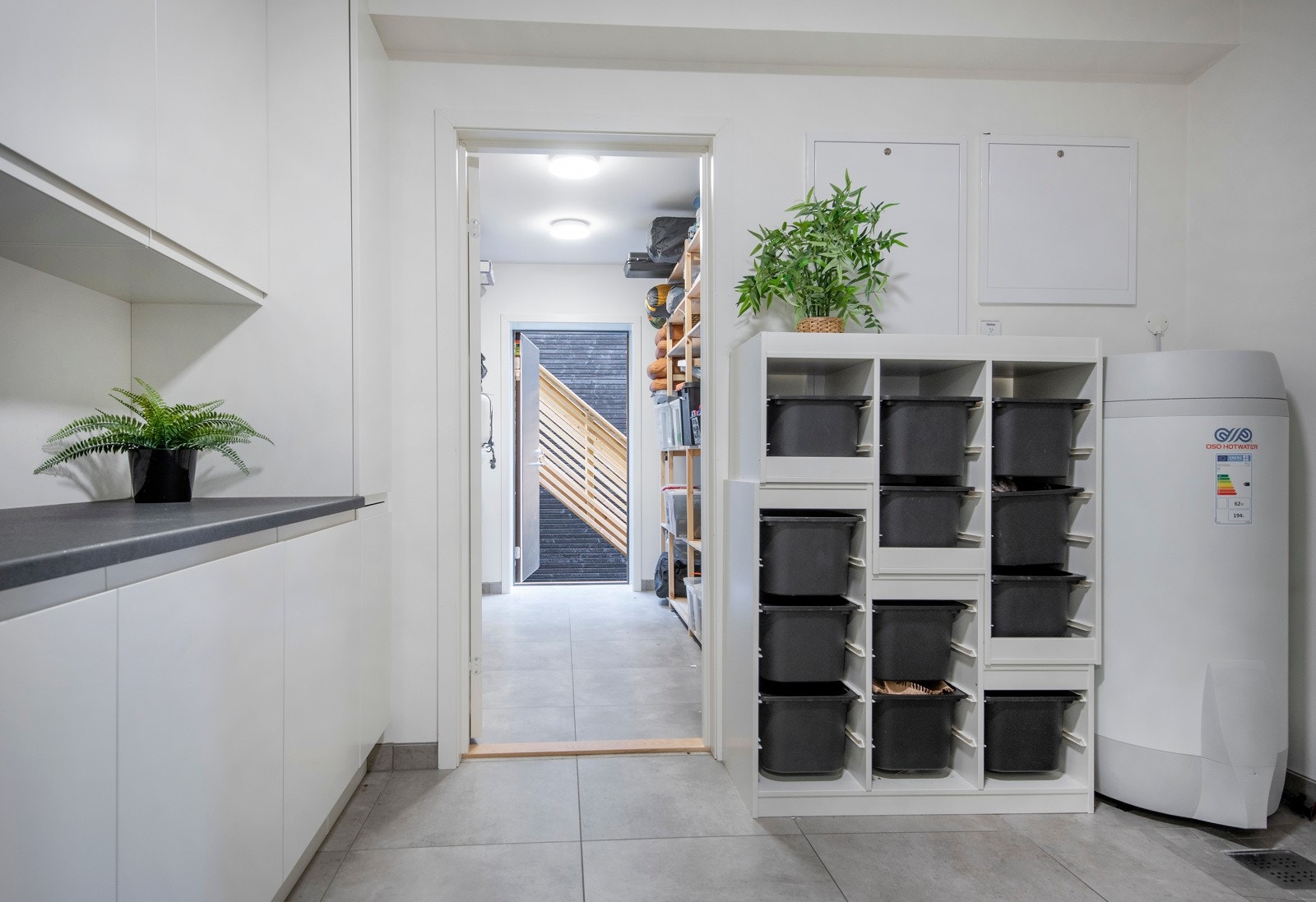 Vaskerom med praktiske løsning og innredning. Galleribilde