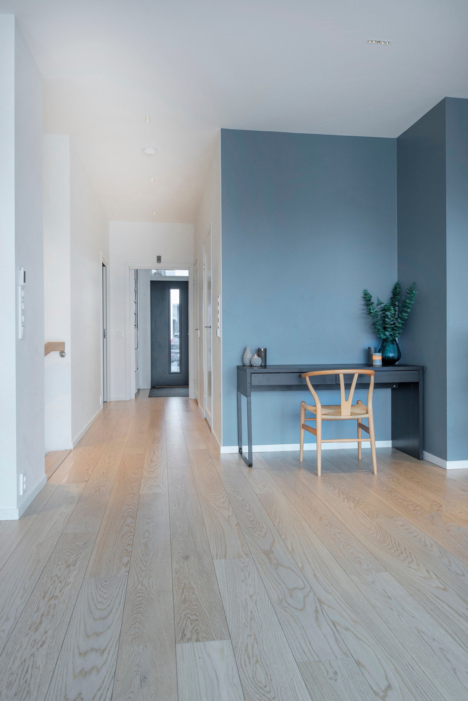 Fra stue mot gang. Galleribilde