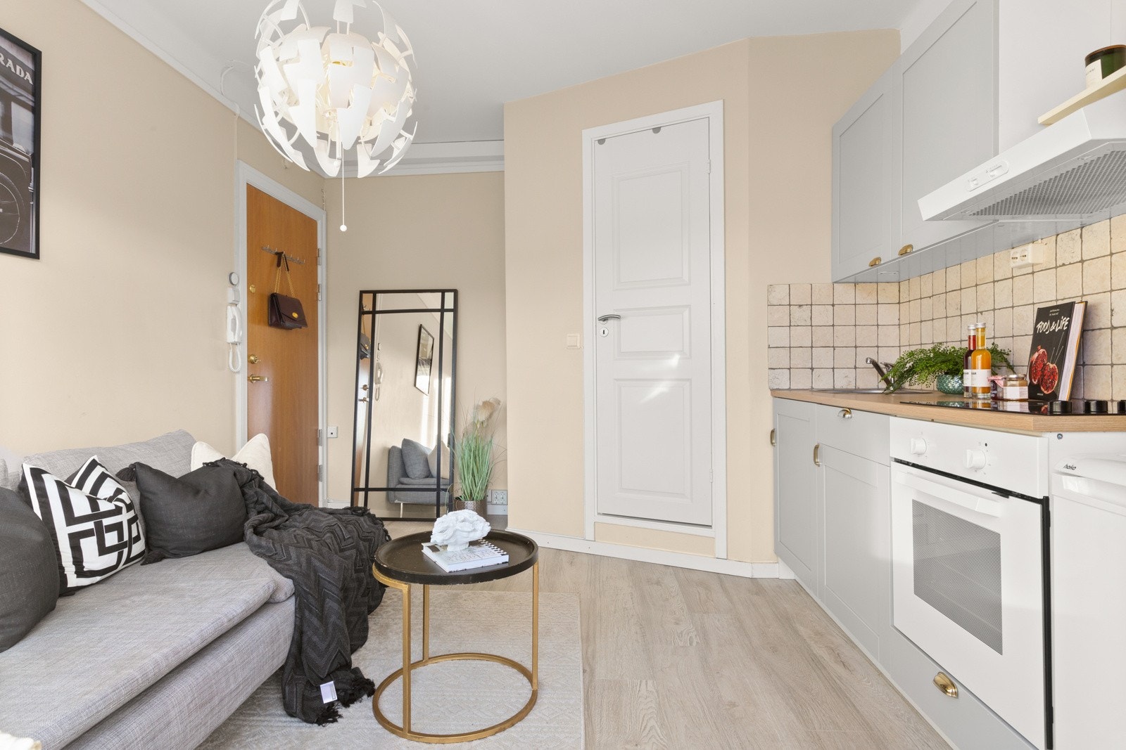 - Entré/stue/kjøkken og baderom - Galleribilde