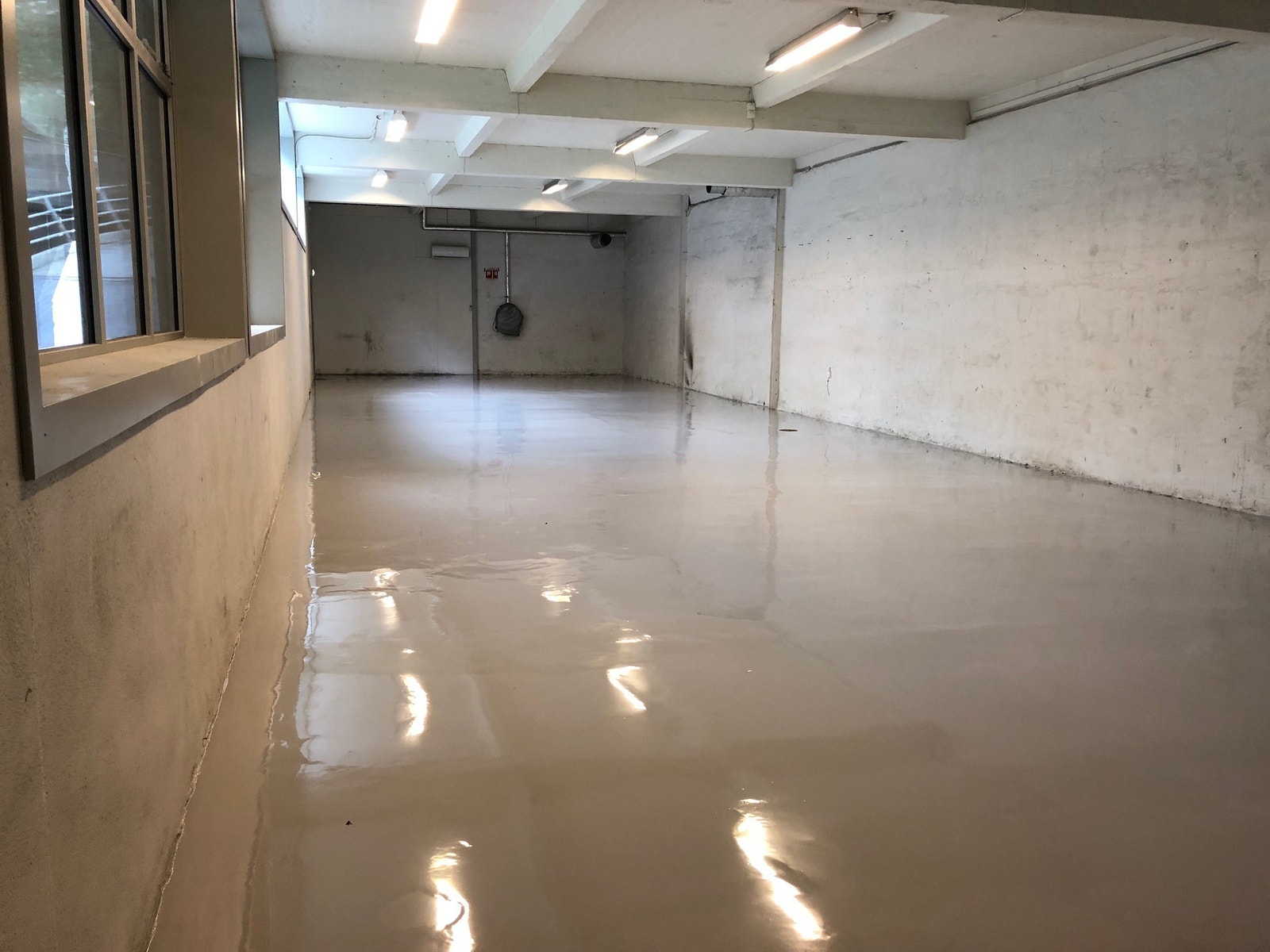 Inngang 18, 194 kvm, direkte innkjøring, ledig 1/7-22, se 2 neste foto. Galleribilde