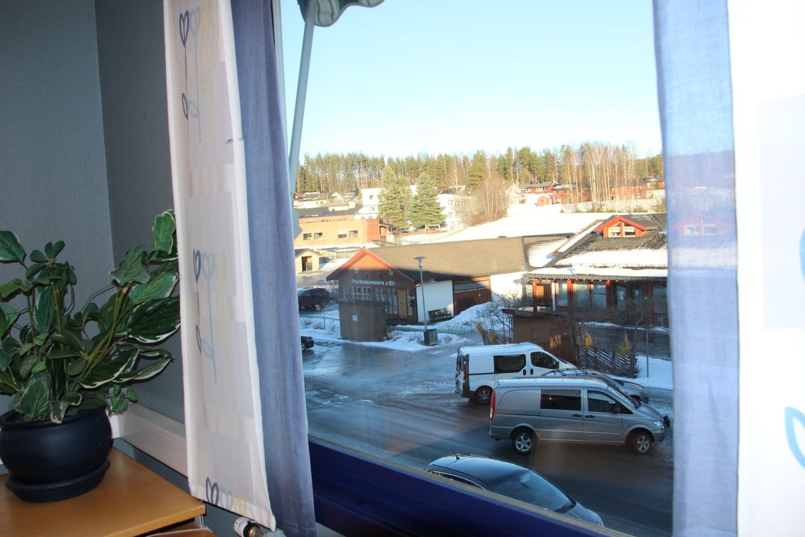 Sentralt i Sand sentrum. Utsikt 2. etg. Galleribilde