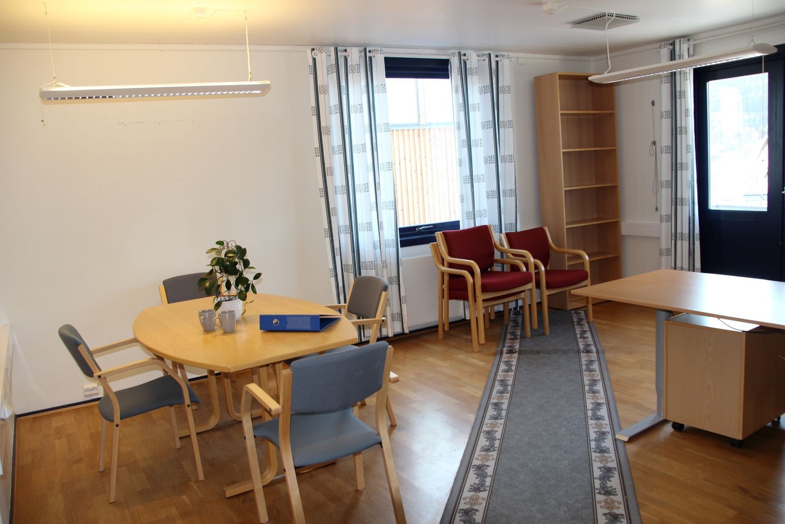 Stort kontor m/utgang balkong. Eksempel. 2.etg. Galleribilde