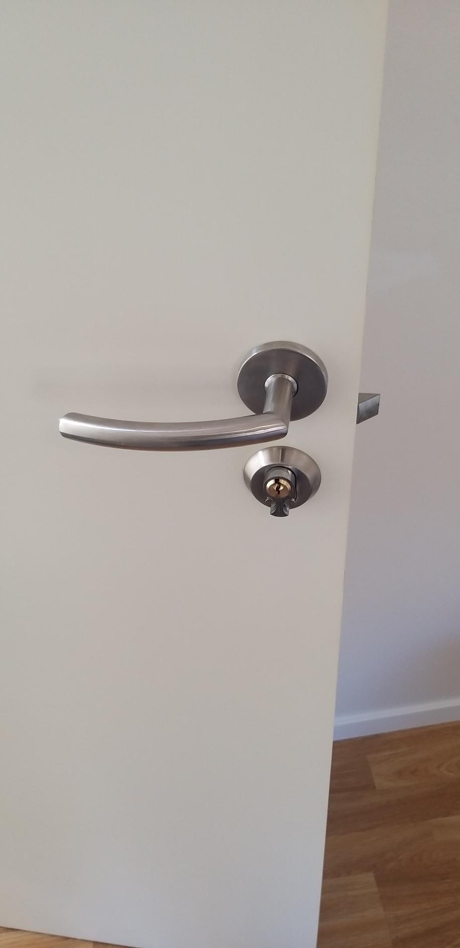 Room TJELTA. 150x200 cm bed Galleribilde