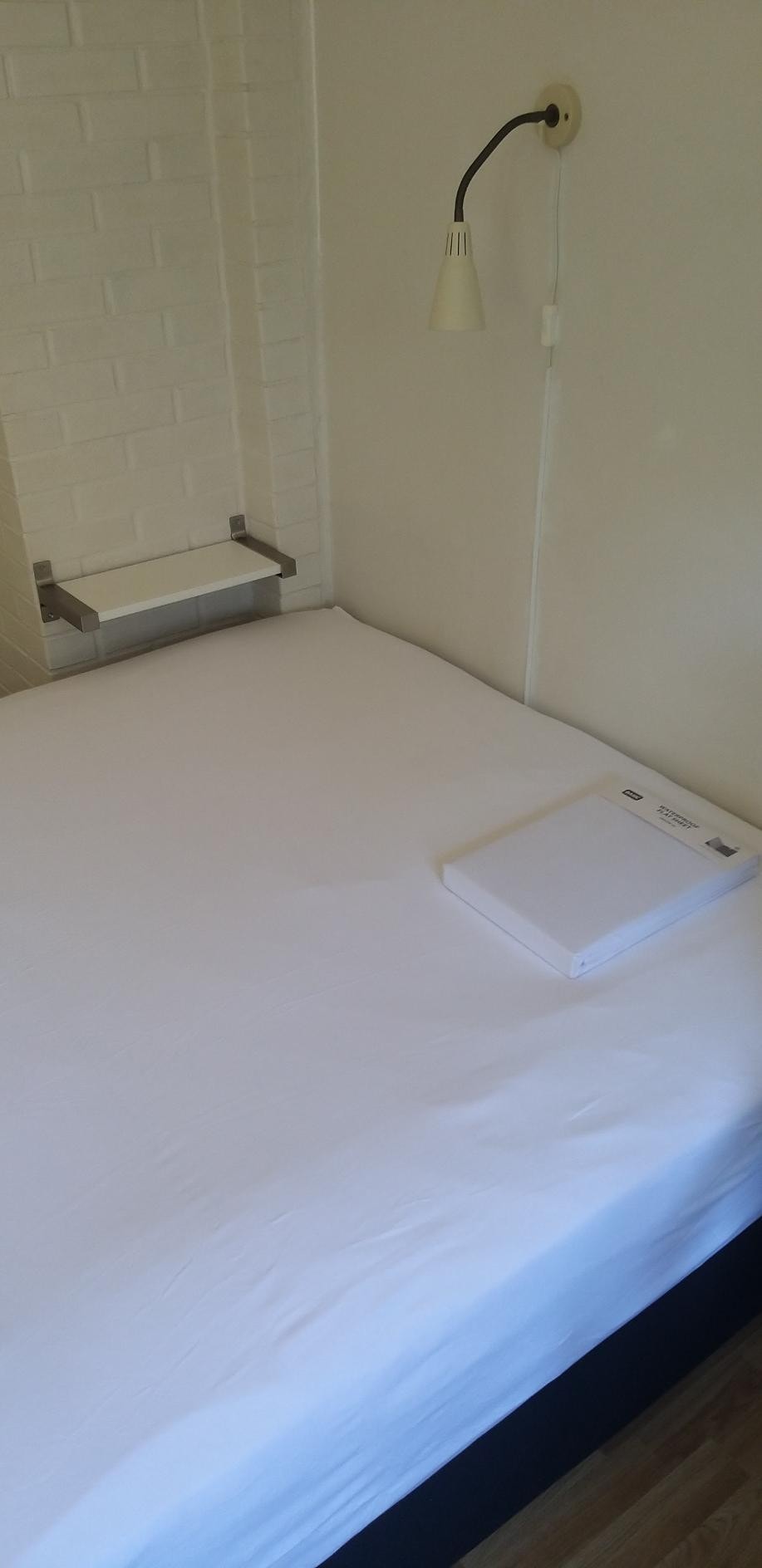 Room TJELTA. 150x200 cm bed Galleribilde