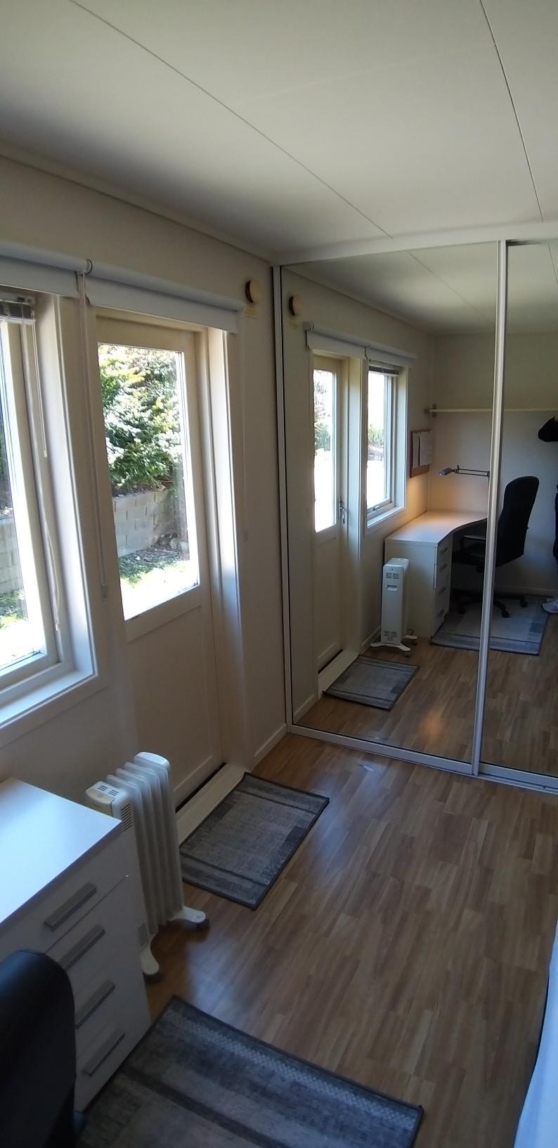 Room TJELTA. 150x200 cm bed Galleribilde