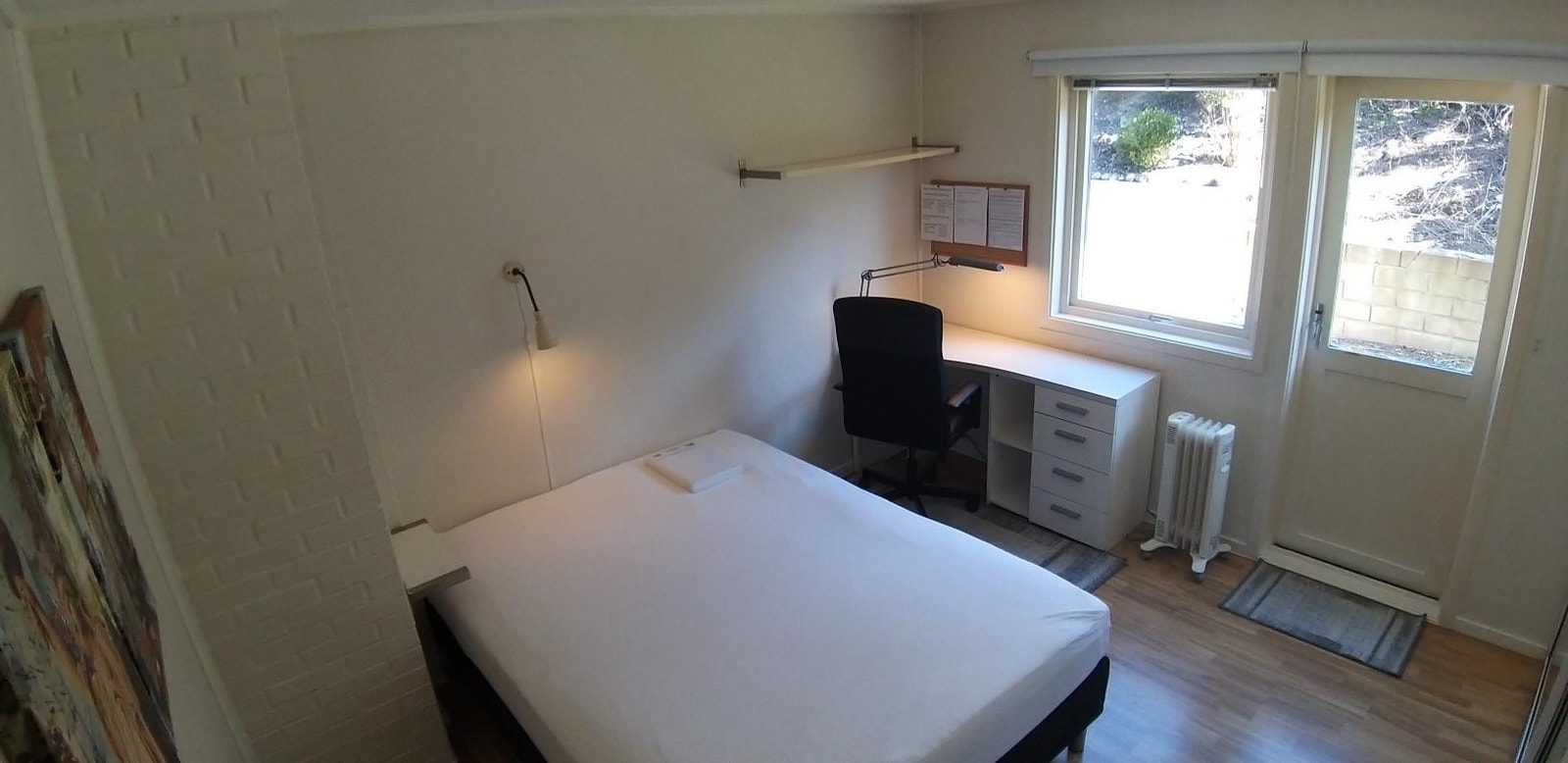 Room TJELTA. 150x200 cm bed Galleribilde