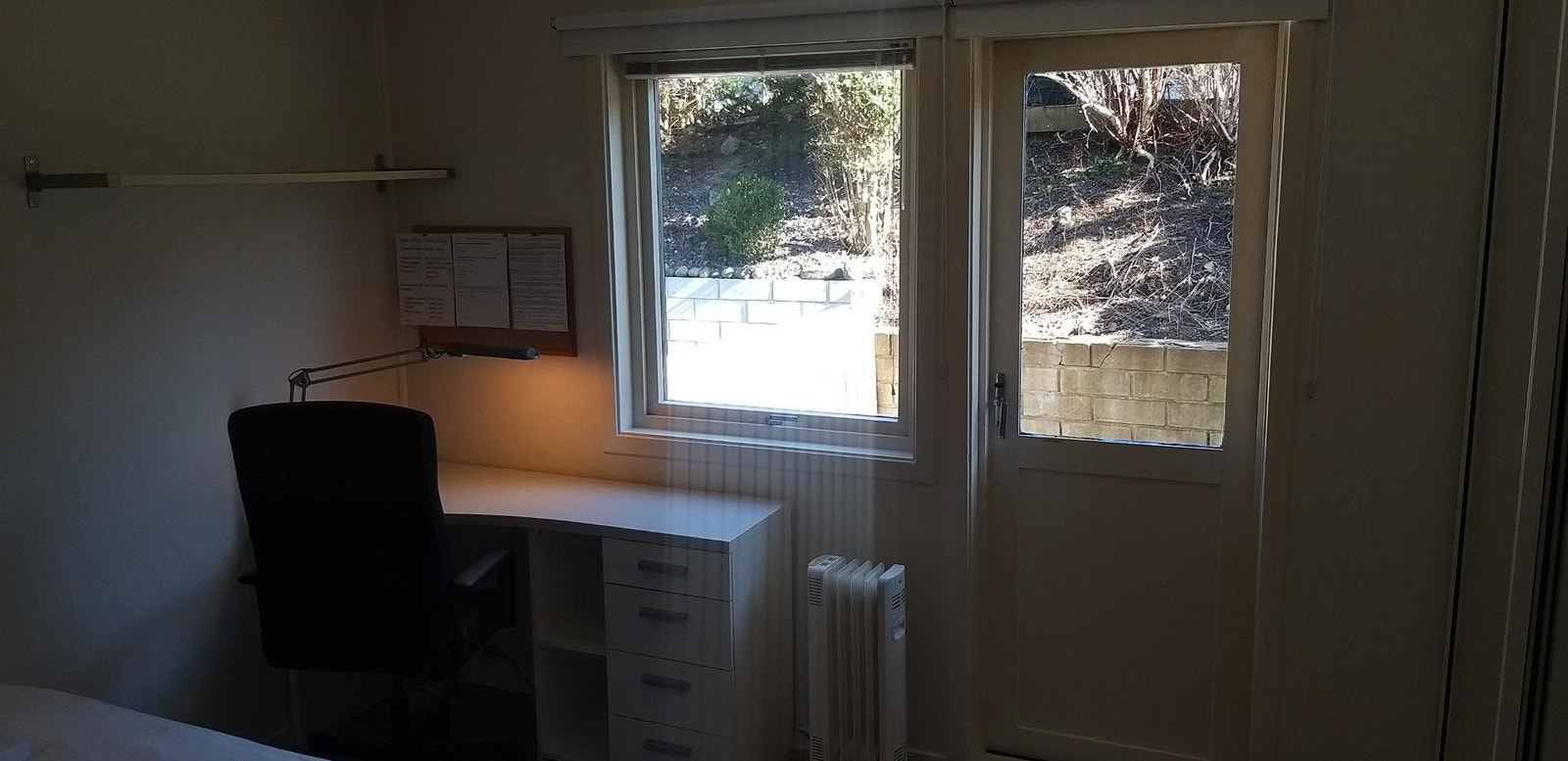 Room TJELTA. 150x200 cm bed Galleribilde