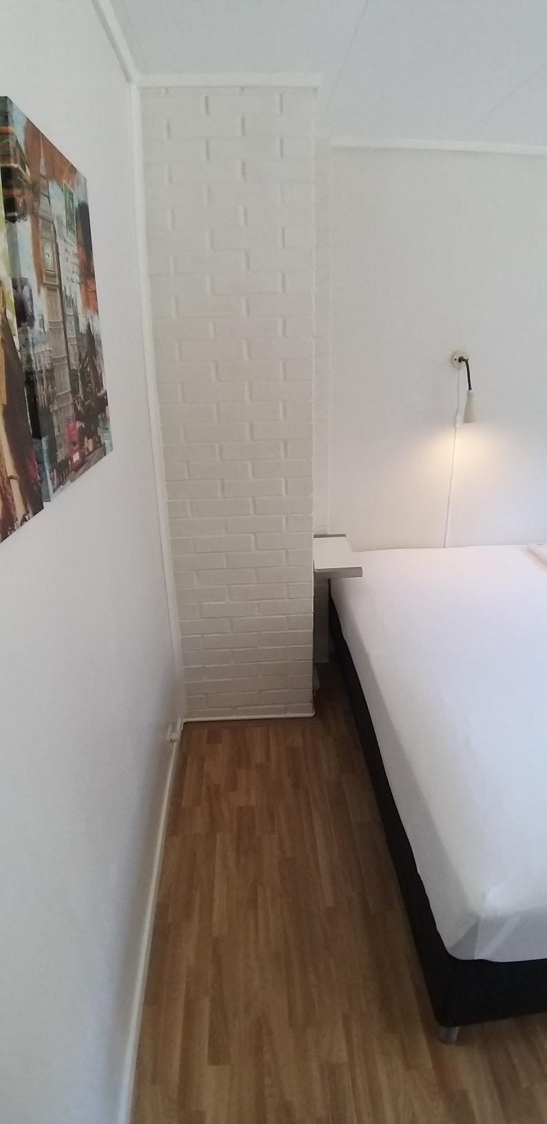 Room TJELTA. 150x200 cm bed Galleribilde