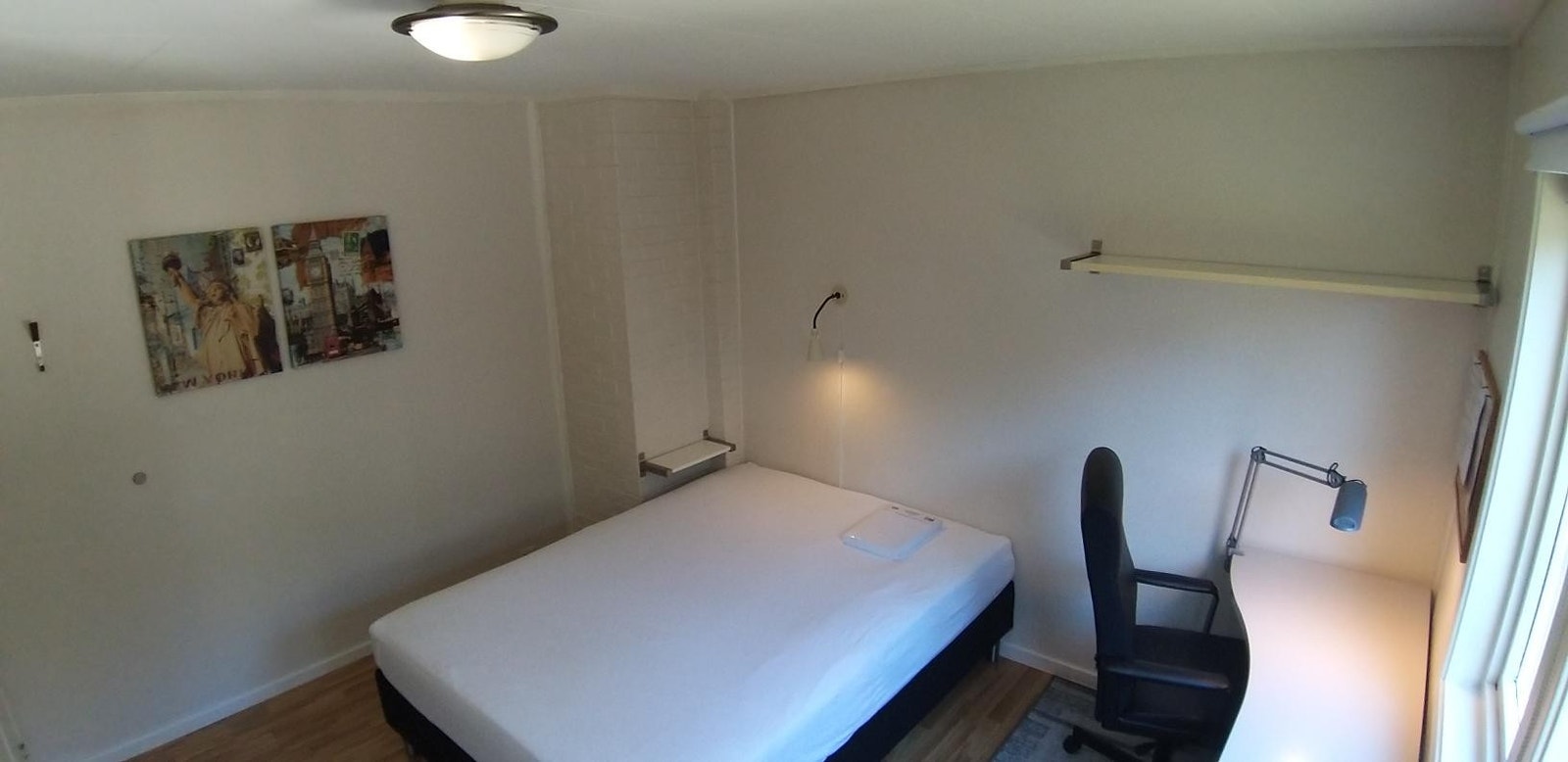 Room TJELTA. 150x200 cm bed Galleribilde