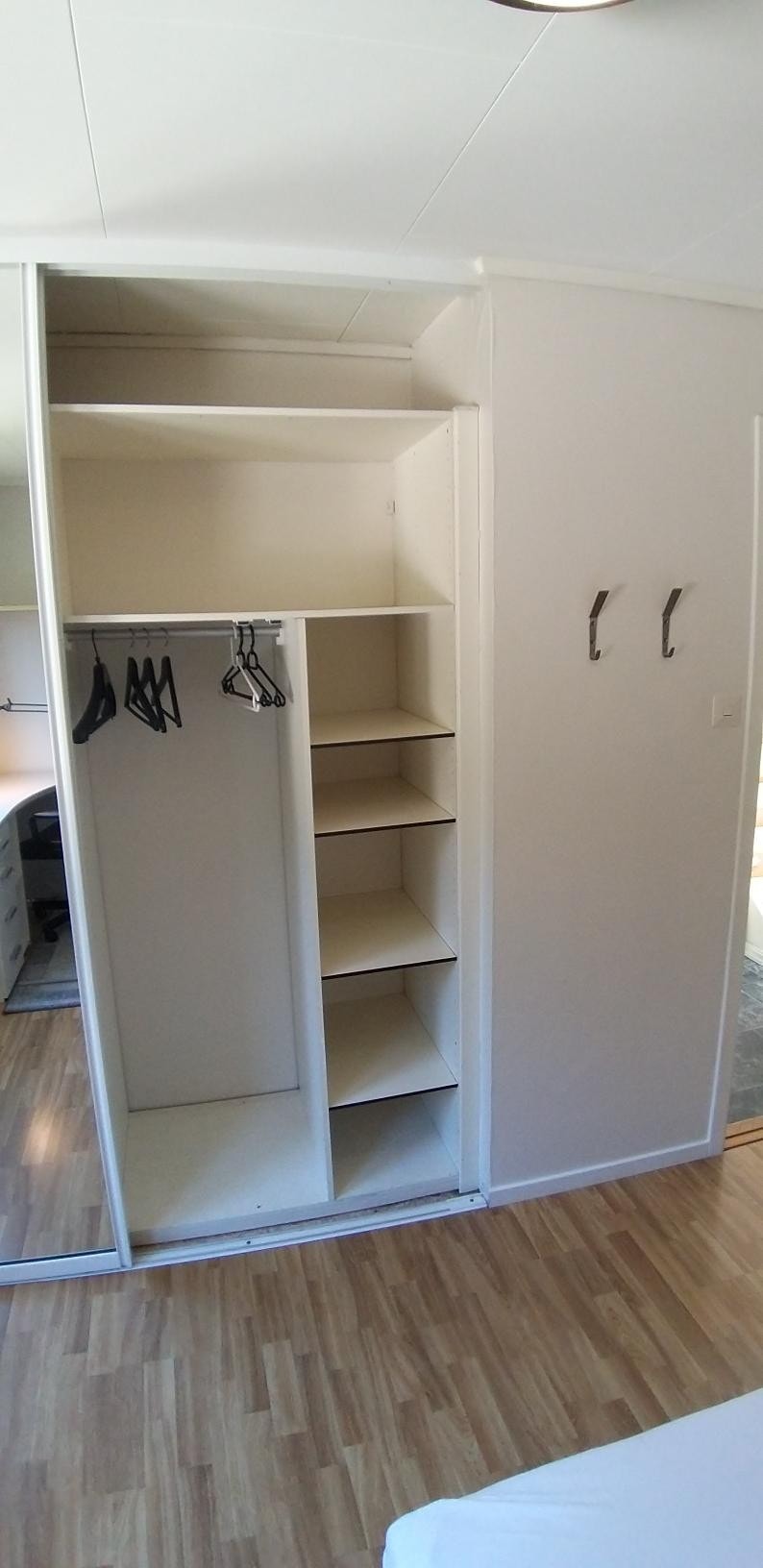 Room TJELTA. 150x200 cm bed Galleribilde