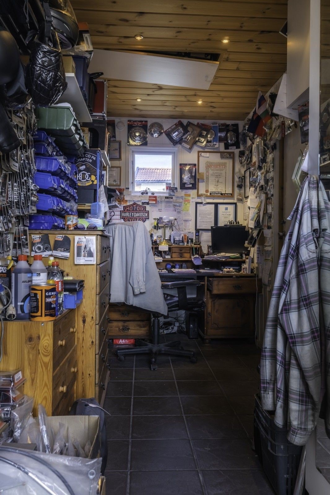 Kontor ved siden av garasje Galleribilde