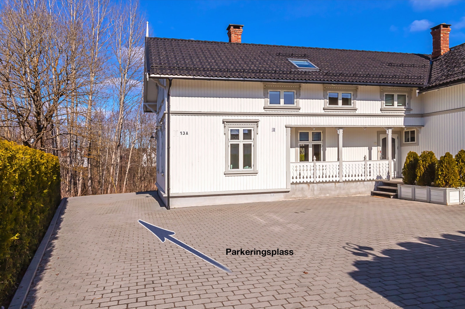 Egen biloppstillingsplass. Galleribilde