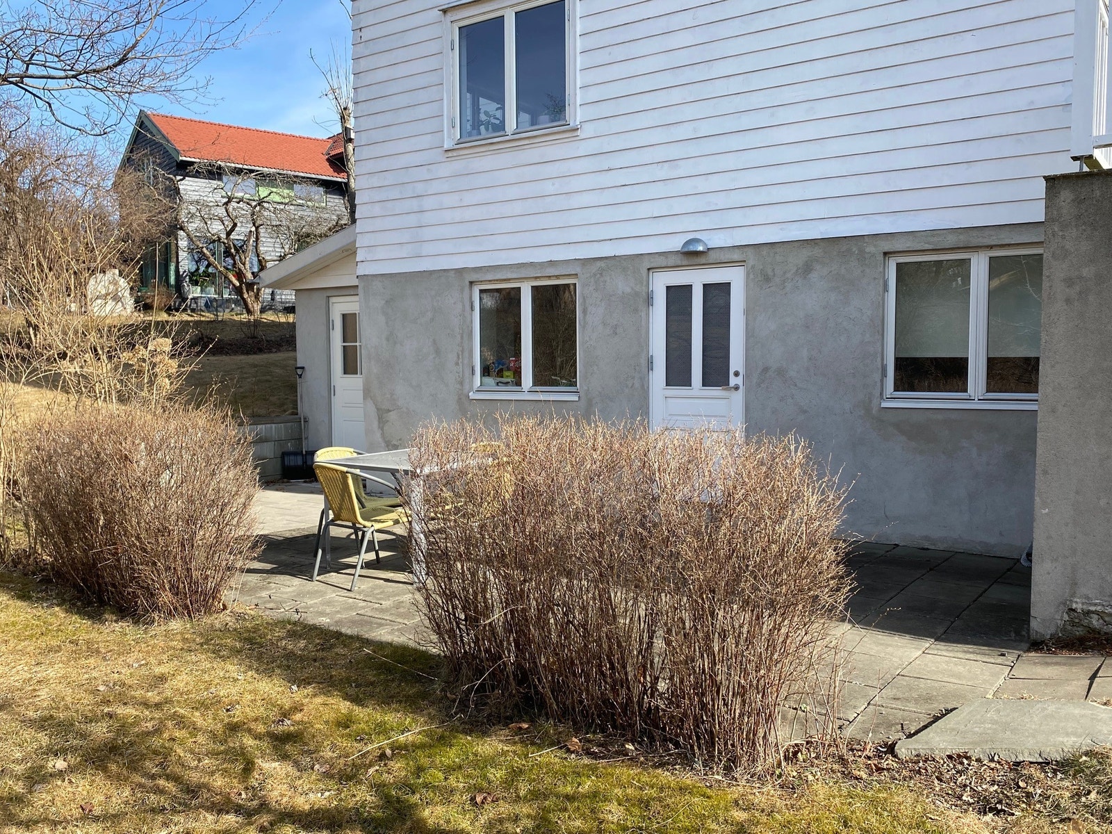 Uteplassen har kveldssol Galleribilde