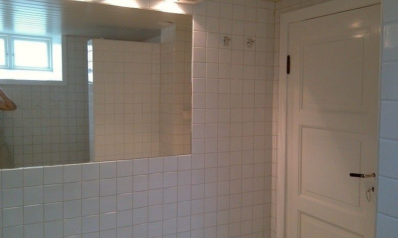 Stort fliselagt badrom Galleribilde