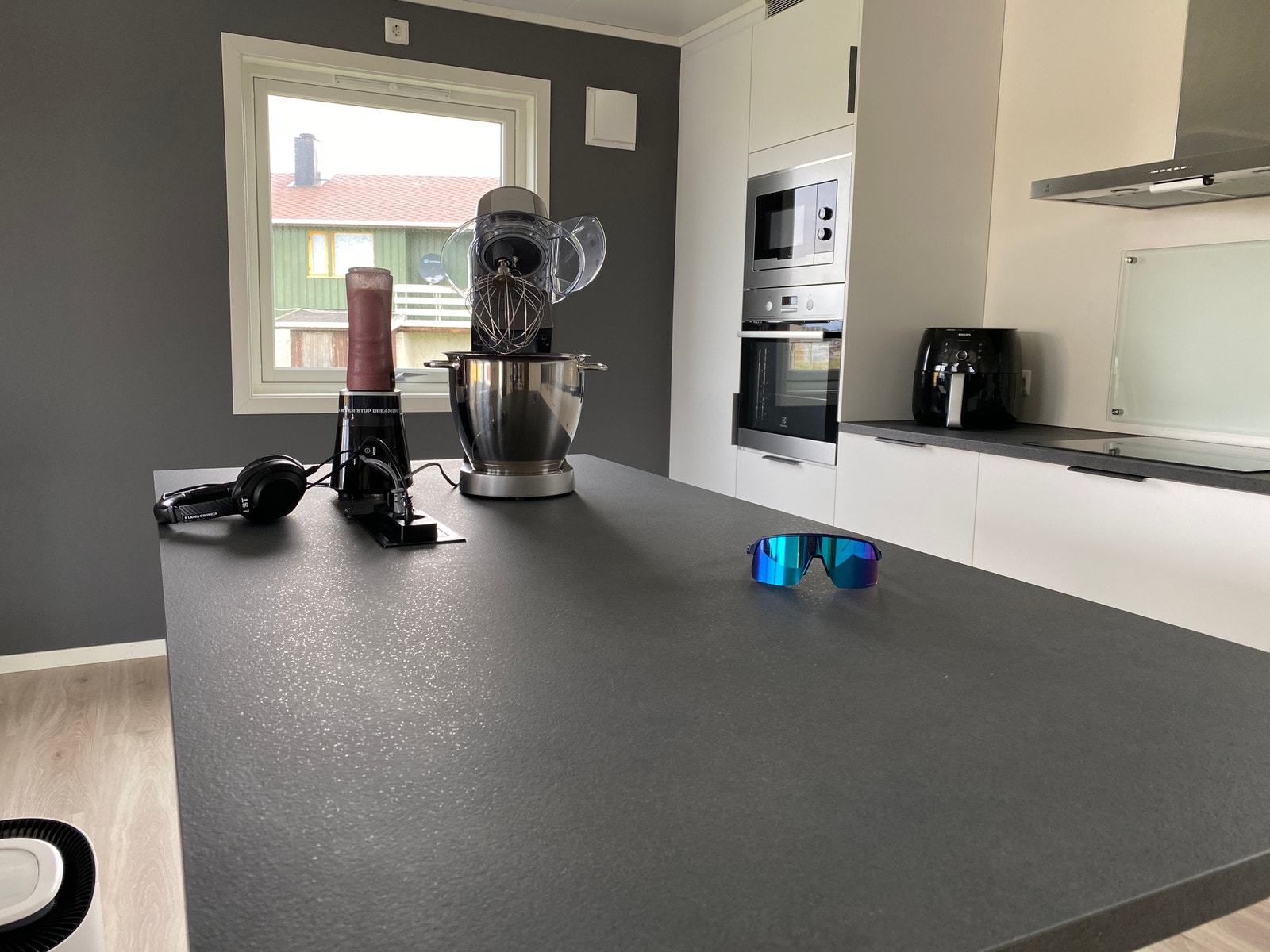 Kjøkkenøy og 220v Galleribilde