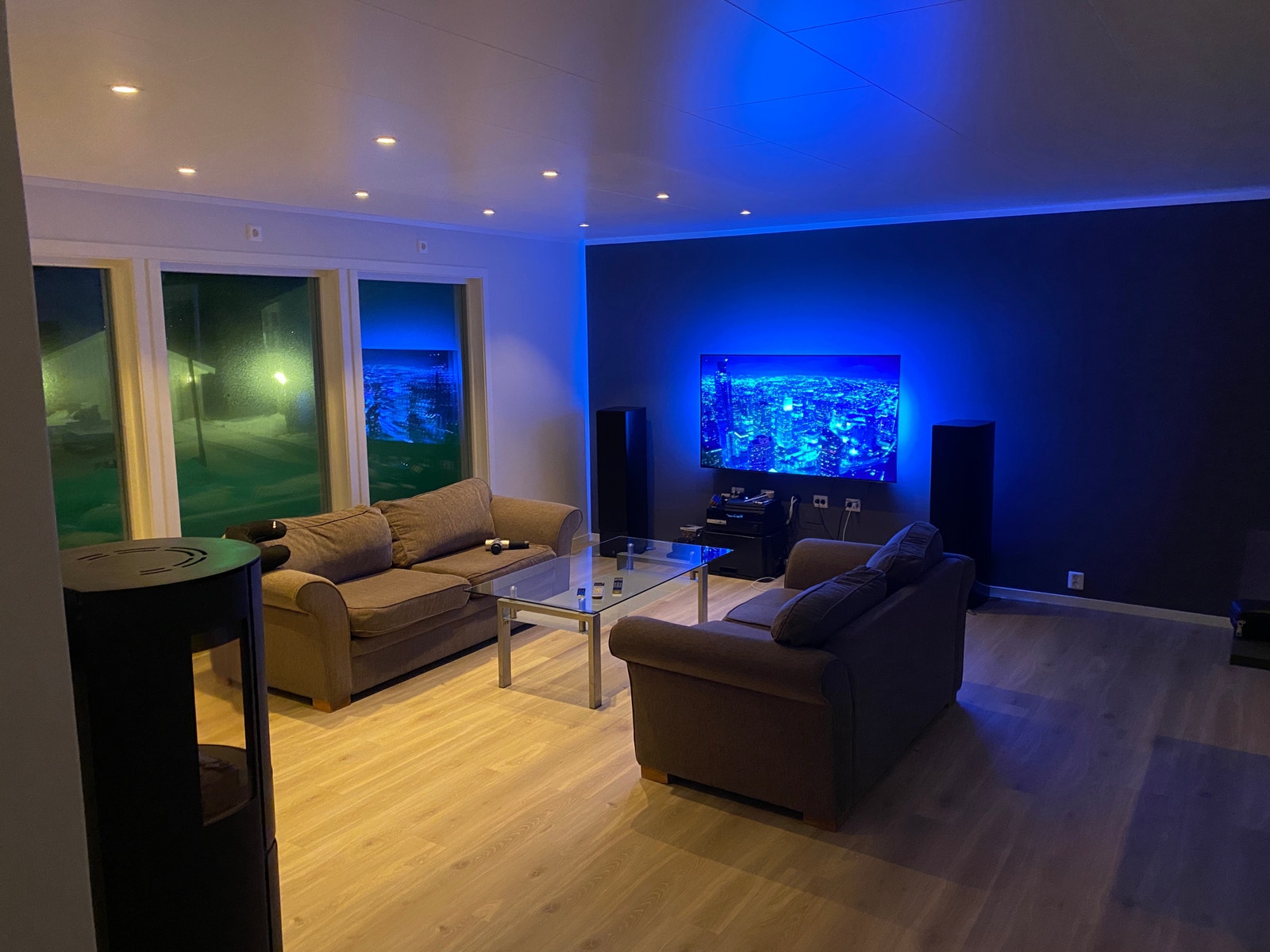 Stue- Huset står tomt, mulighet for innflytting umiddelbart Galleribilde