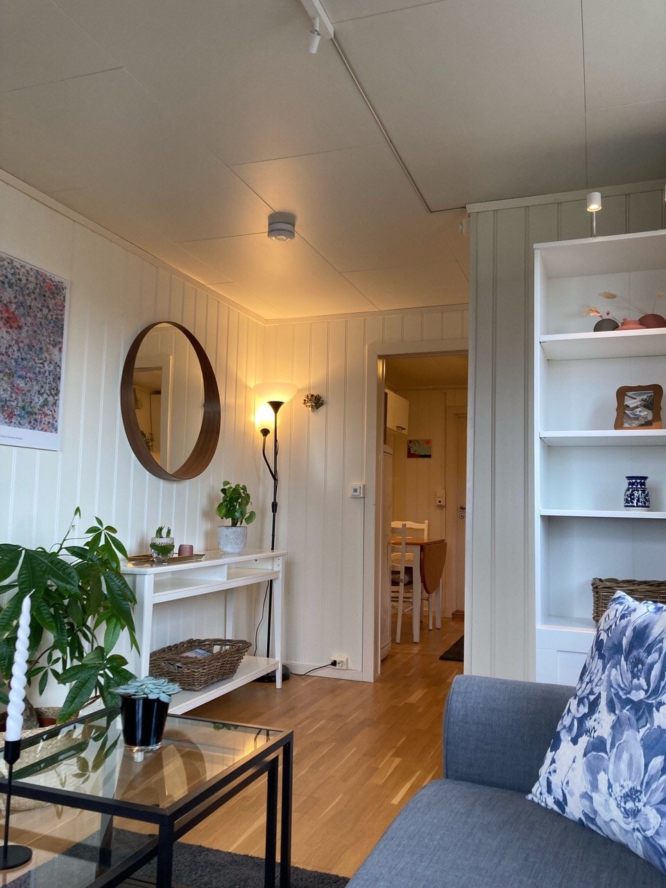 Stue innover mot kjøkken Galleribilde